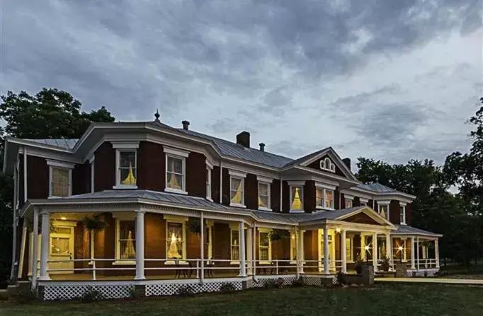 Facade/entrance, Property Building in Grand Victorian Inn