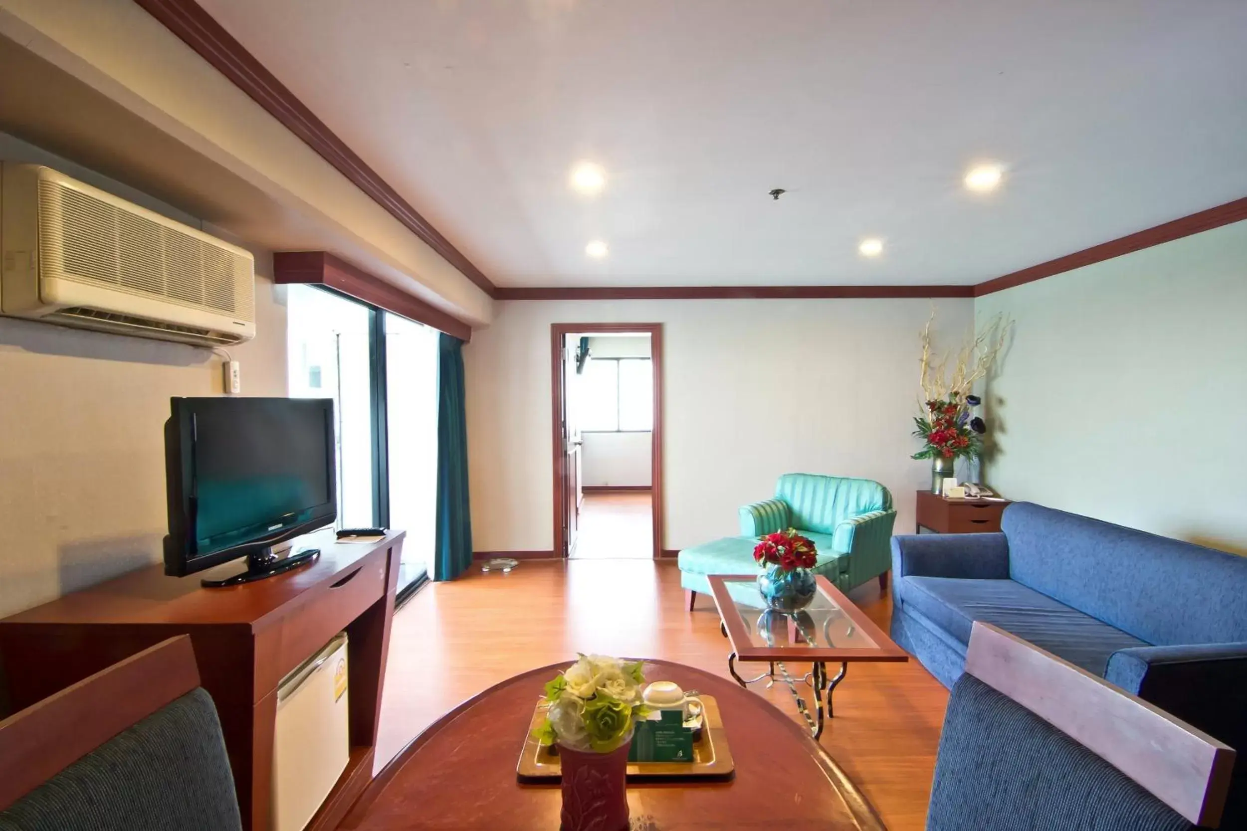 Living room, Seating Area in Baiyoke Suite Hotel