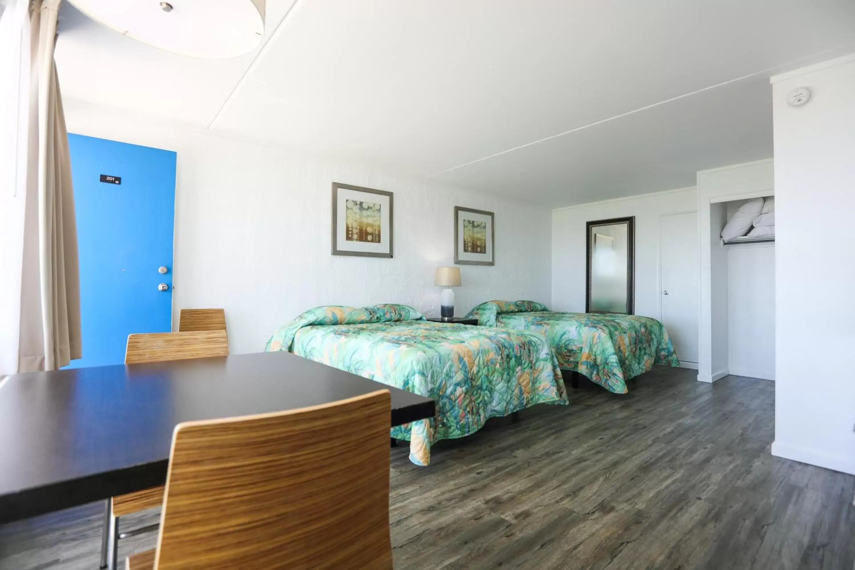 Bed in Olympic Island Beach Resort