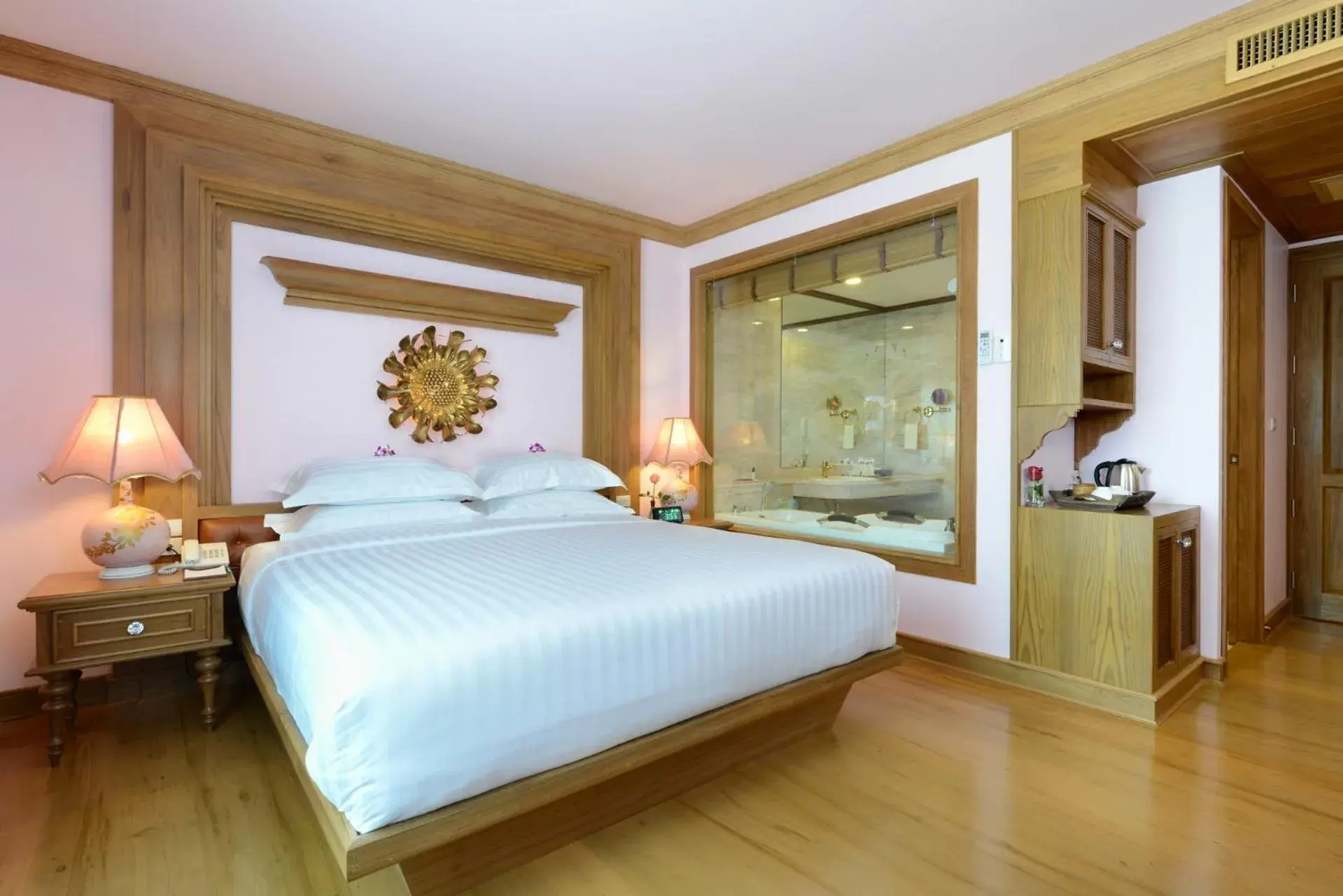 Photo of the whole room, Bed in Peak Nimman Prestige Hotel