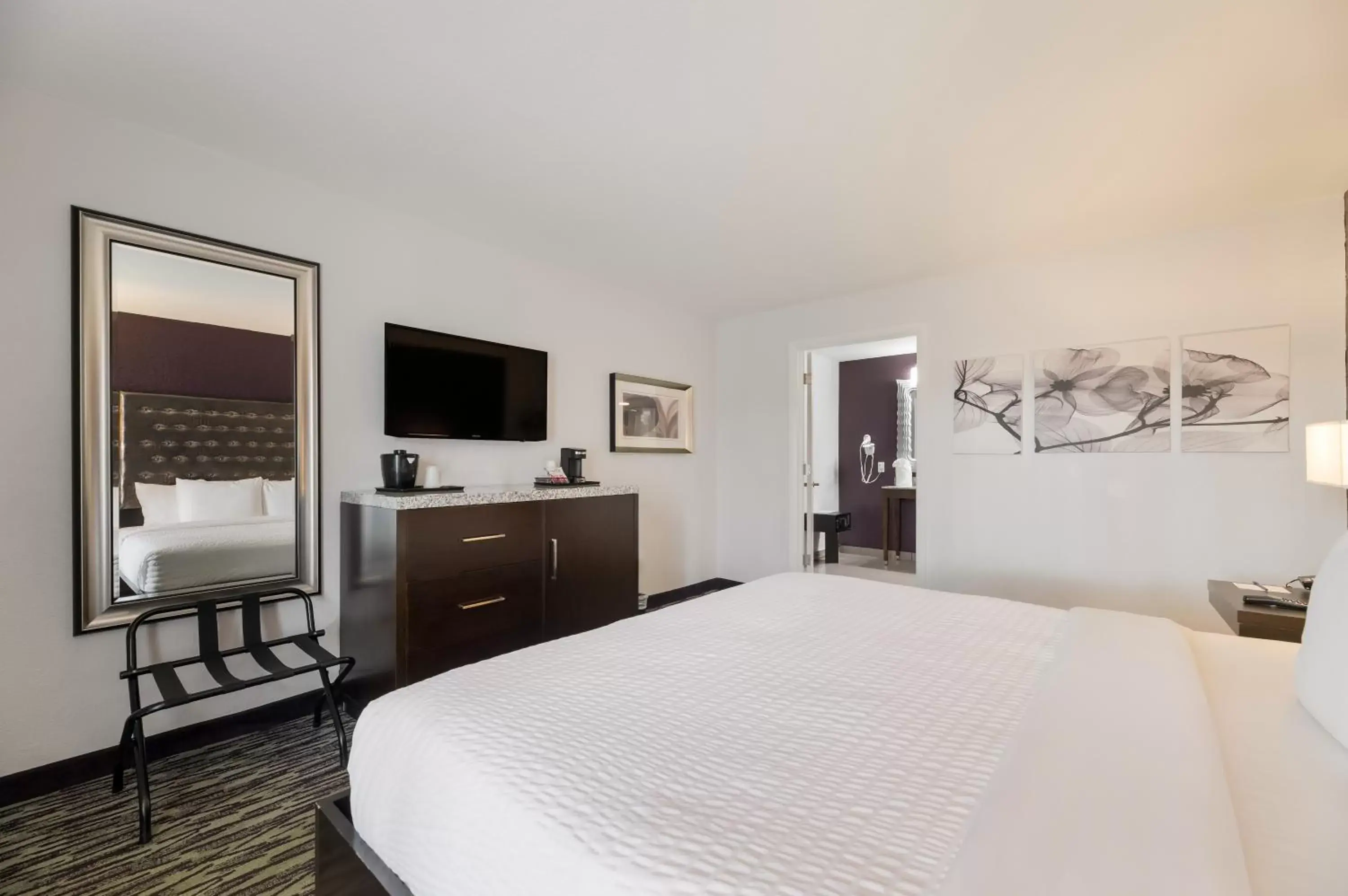 Bedroom, Bed in Clarion Inn & Suites Across From Universal Orlando Resort