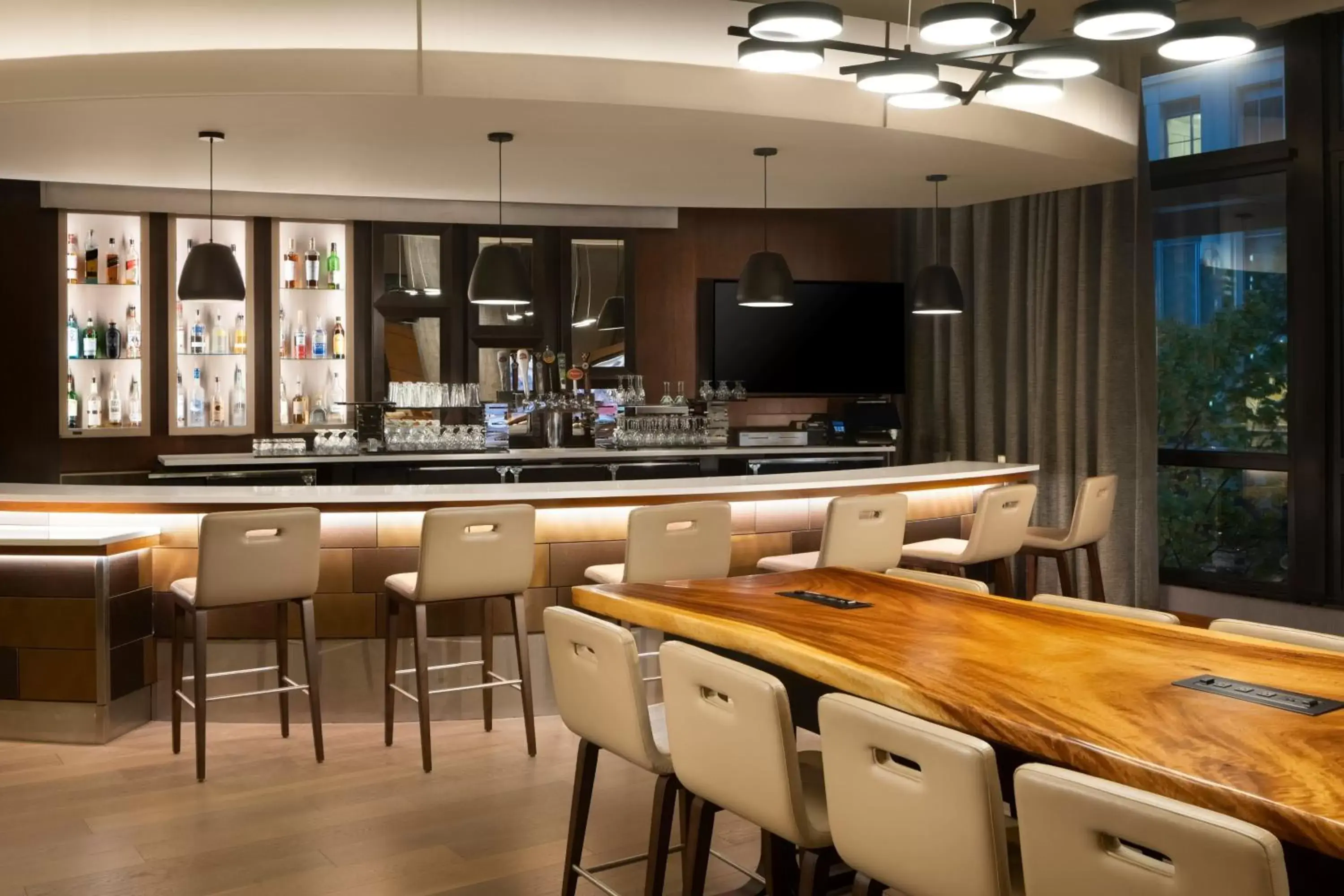Lobby or reception, Lounge/Bar in Courtyard by Marriott Seattle Bellevue/Downtown