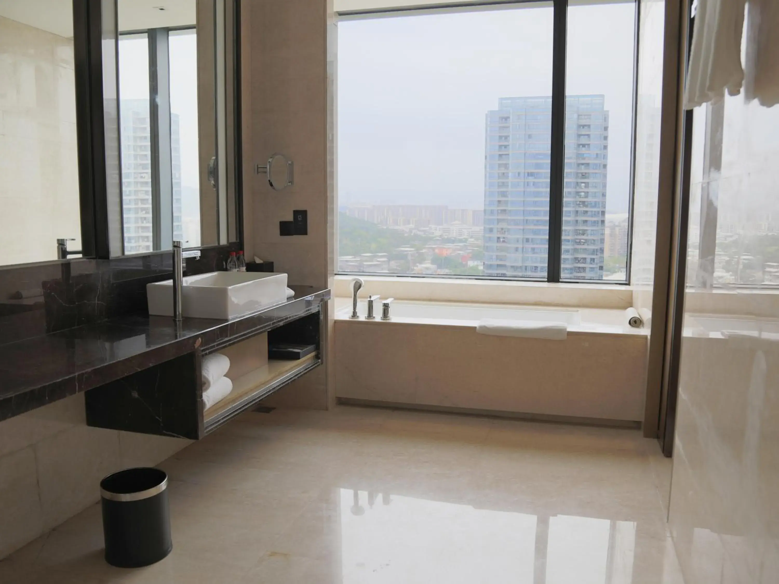 Bathroom in Hyatt Regency Fuzhou Cangshan