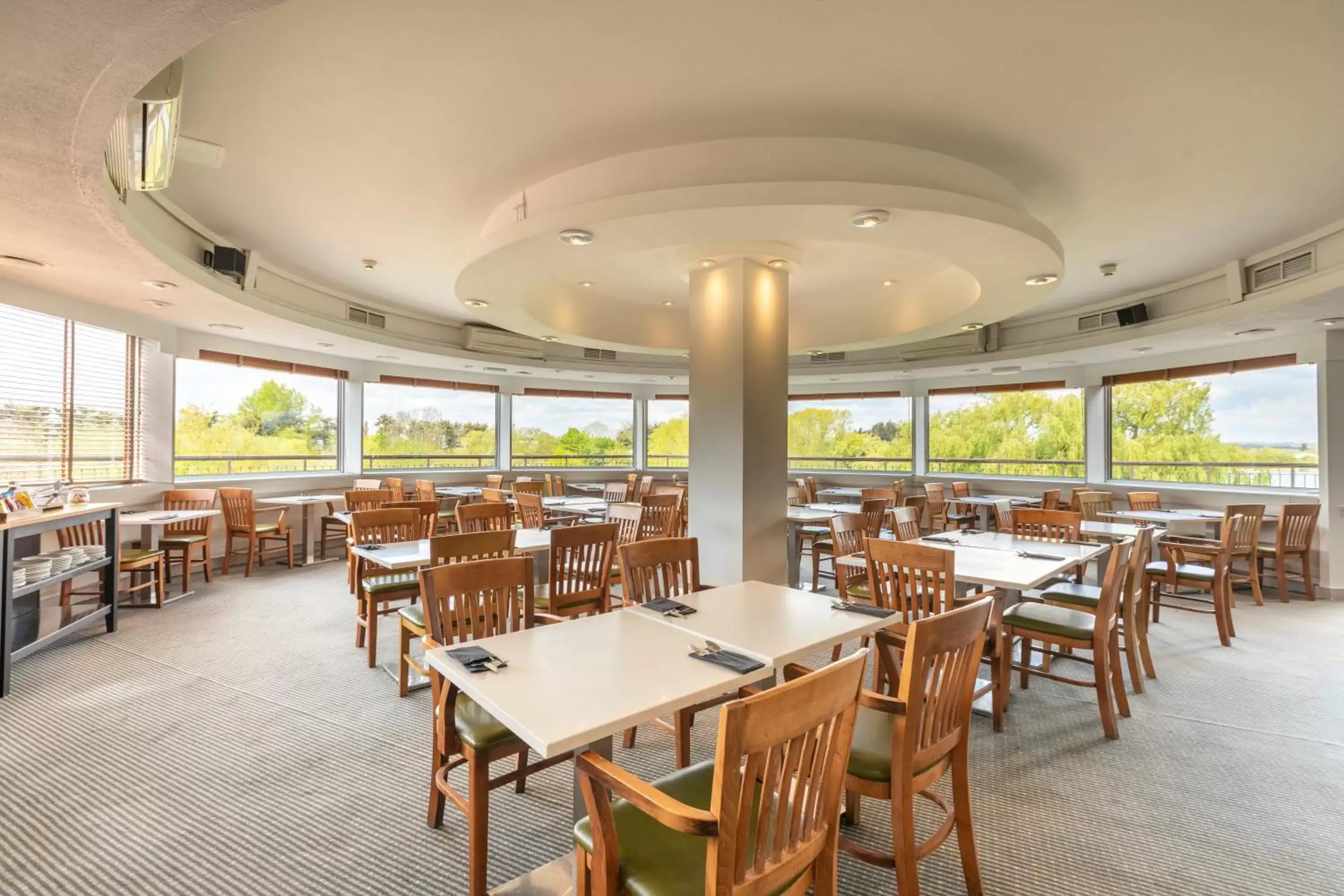 Breakfast, Restaurant/Places to Eat in Holiday Inn Basildon, an IHG Hotel