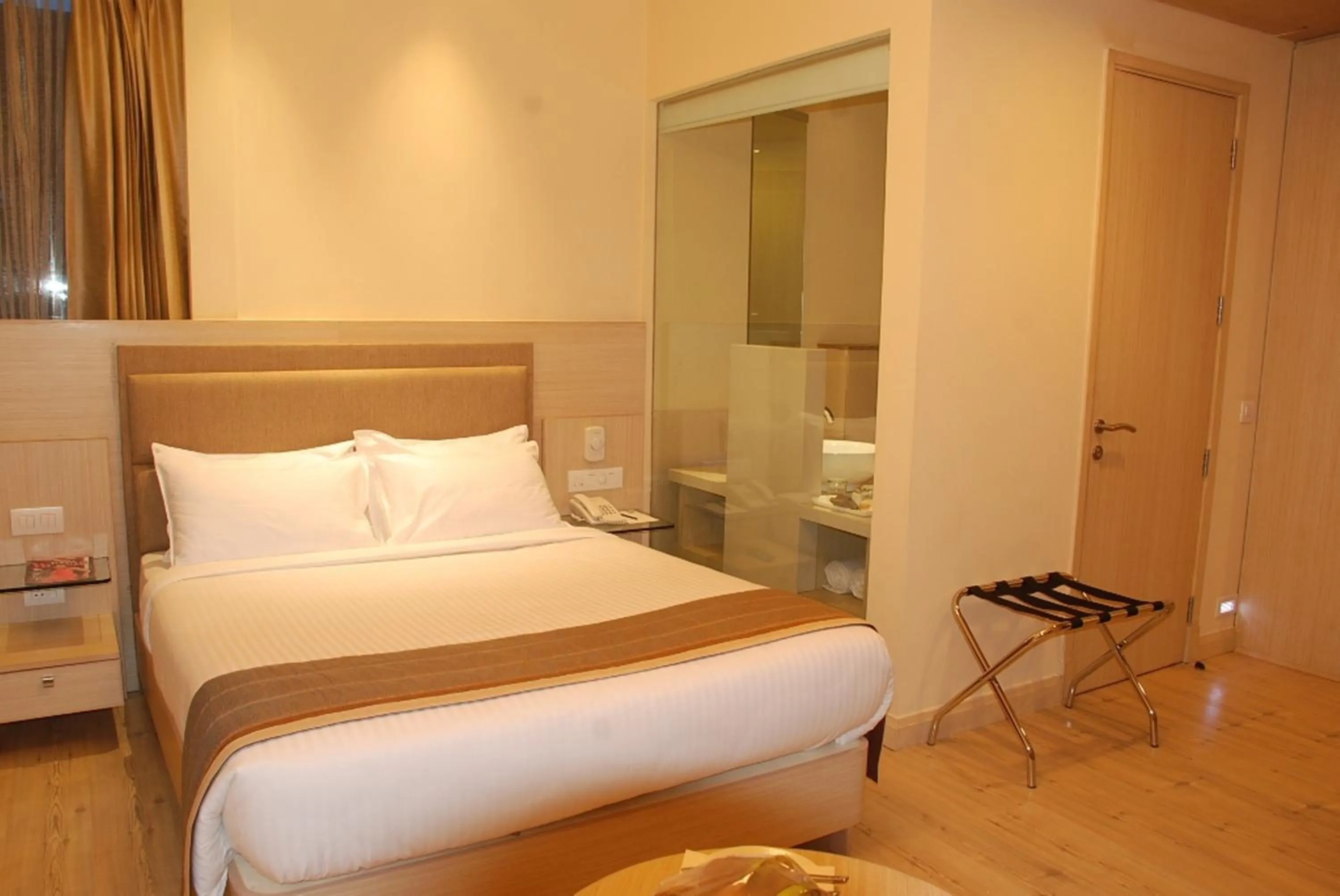 Deluxe Room - King Size Bed
 in Sarovar Portico Naraina, Hotel