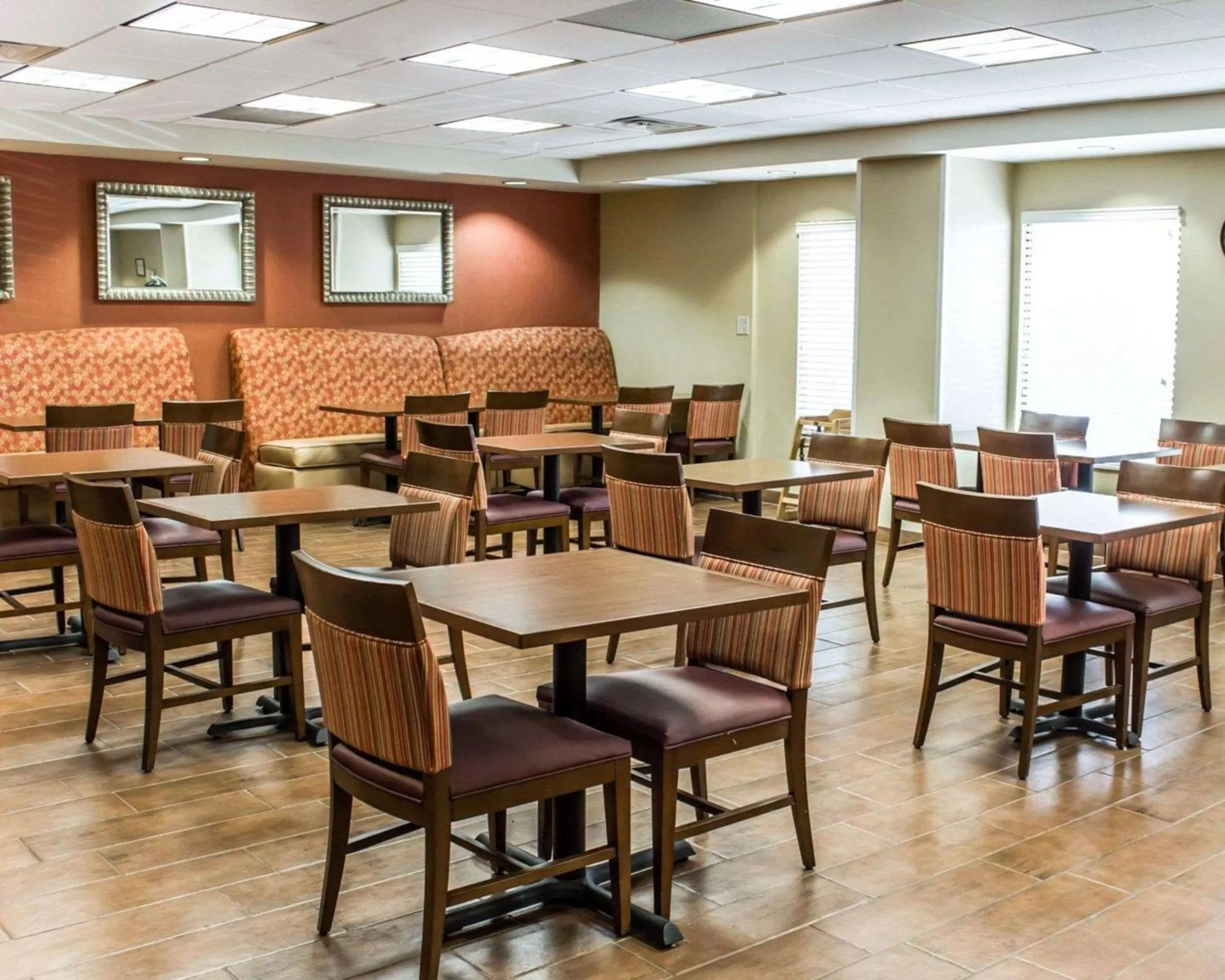 Restaurant/places to eat in Comfort Inn Fayetteville near Fort Bragg