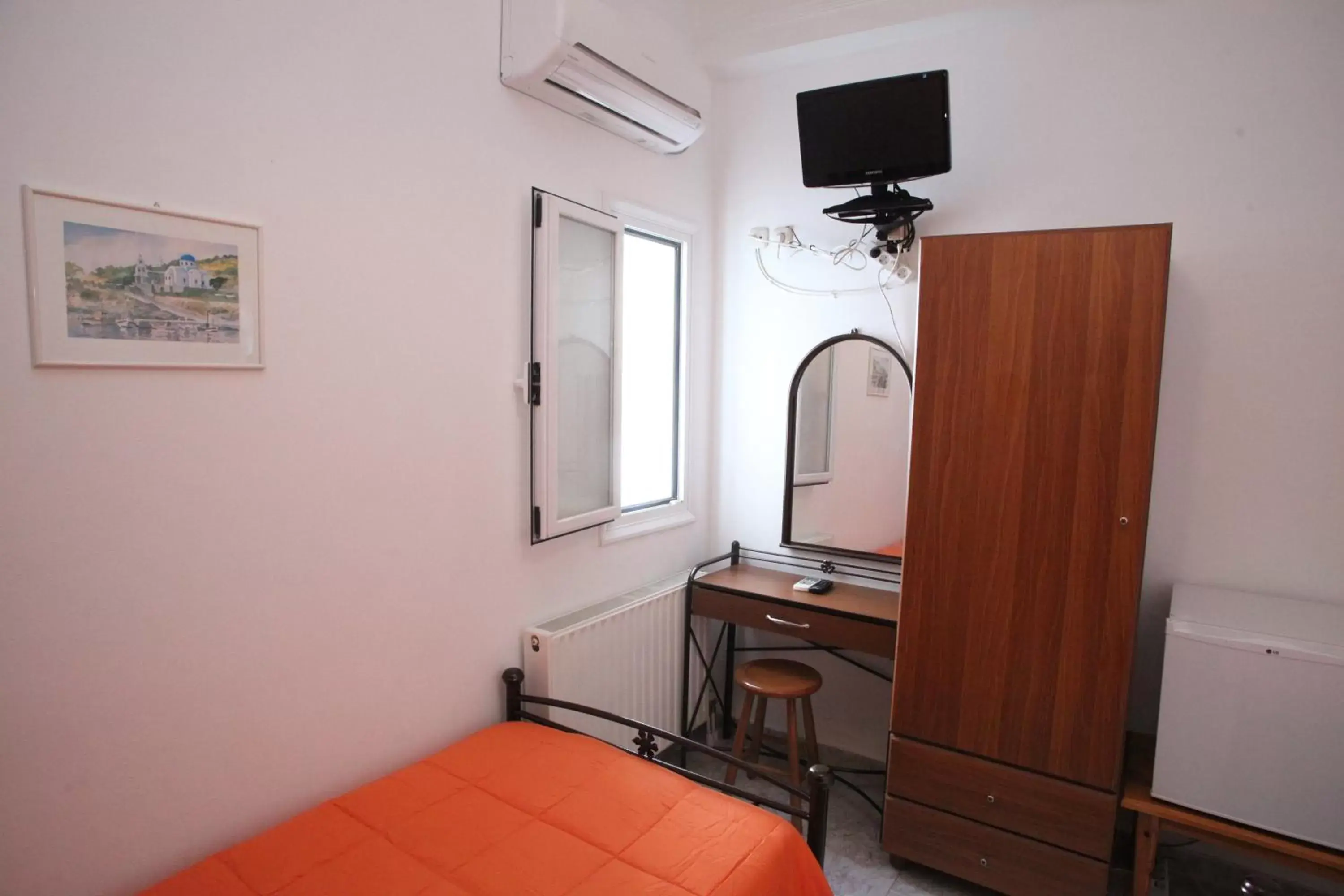 Bedroom, TV/Entertainment Center in Afroditi