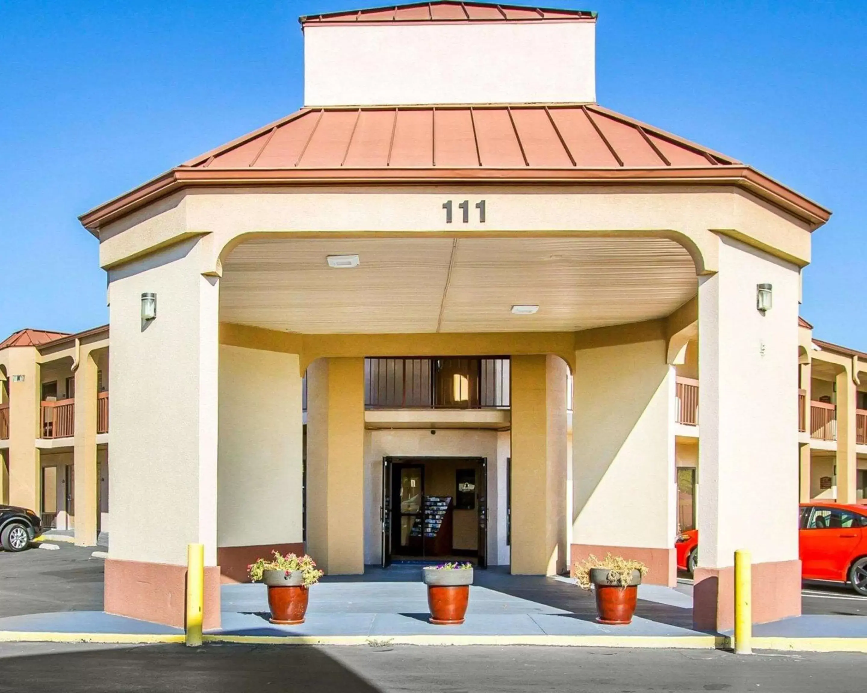 Property building in Rodeway Inn & Suites