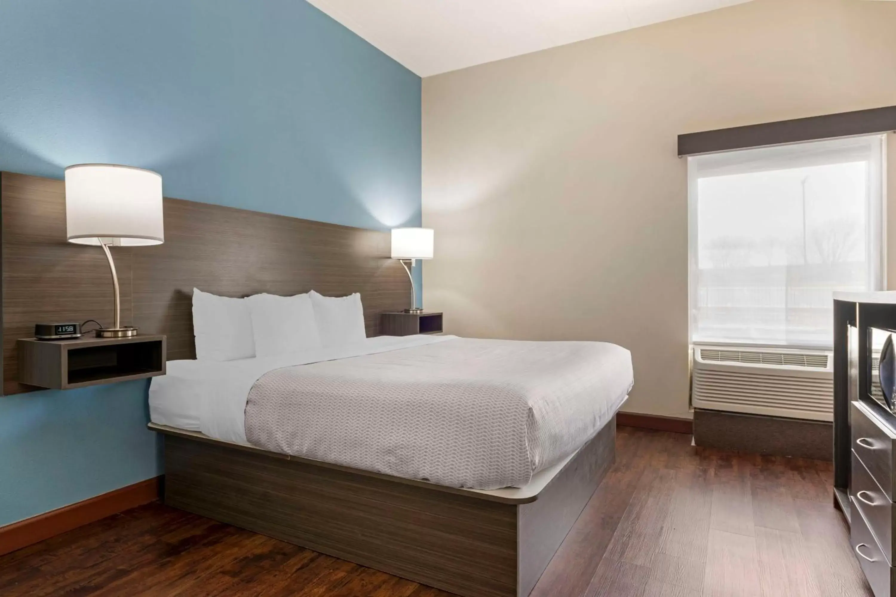 Bedroom, Bed in Best Western Plus South Holland Chicago Southland Bedroom, Bed in Best Western Plus South Holland Chicago Southland