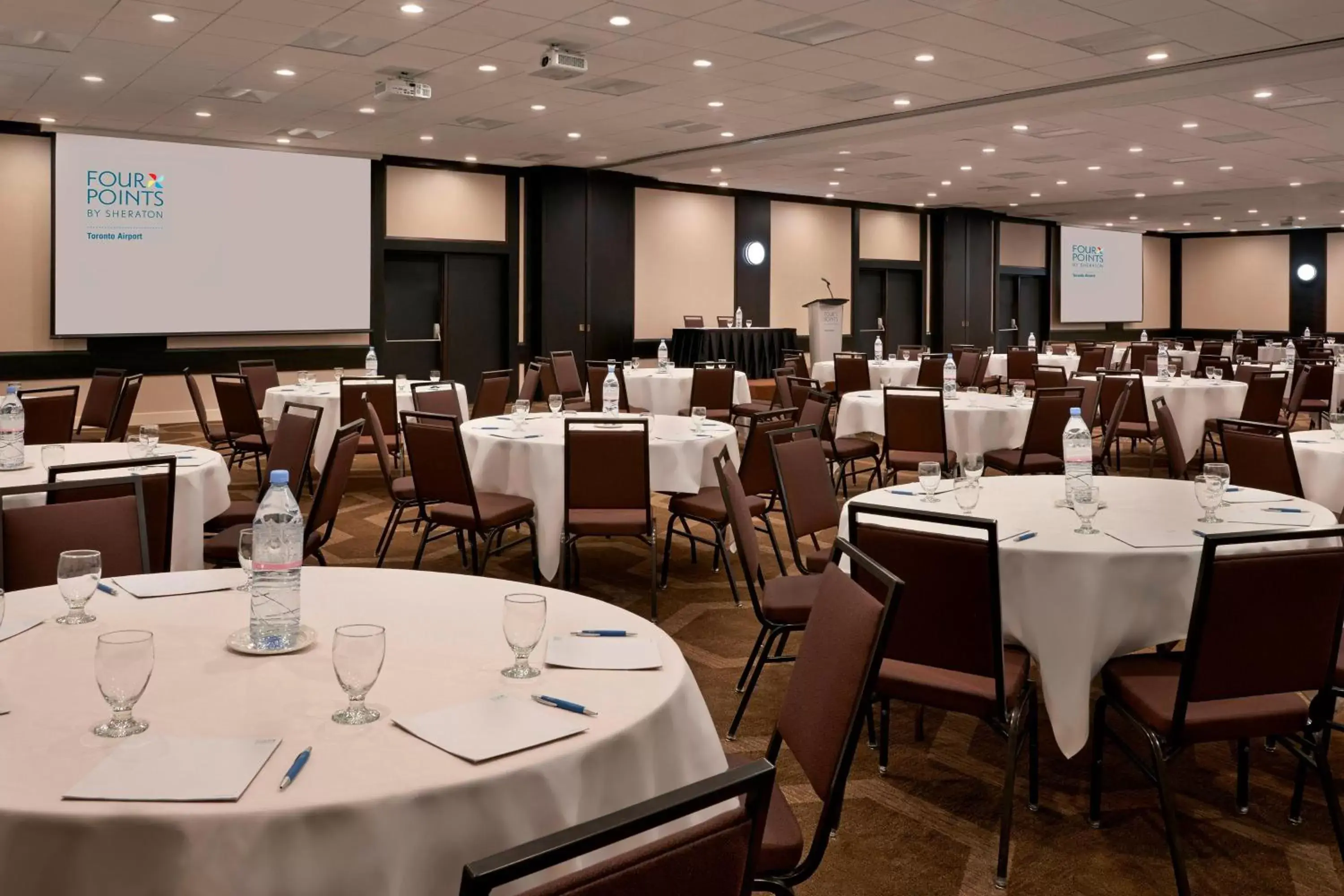 Meeting/conference room, Restaurant/Places to Eat in Element Toronto Airport