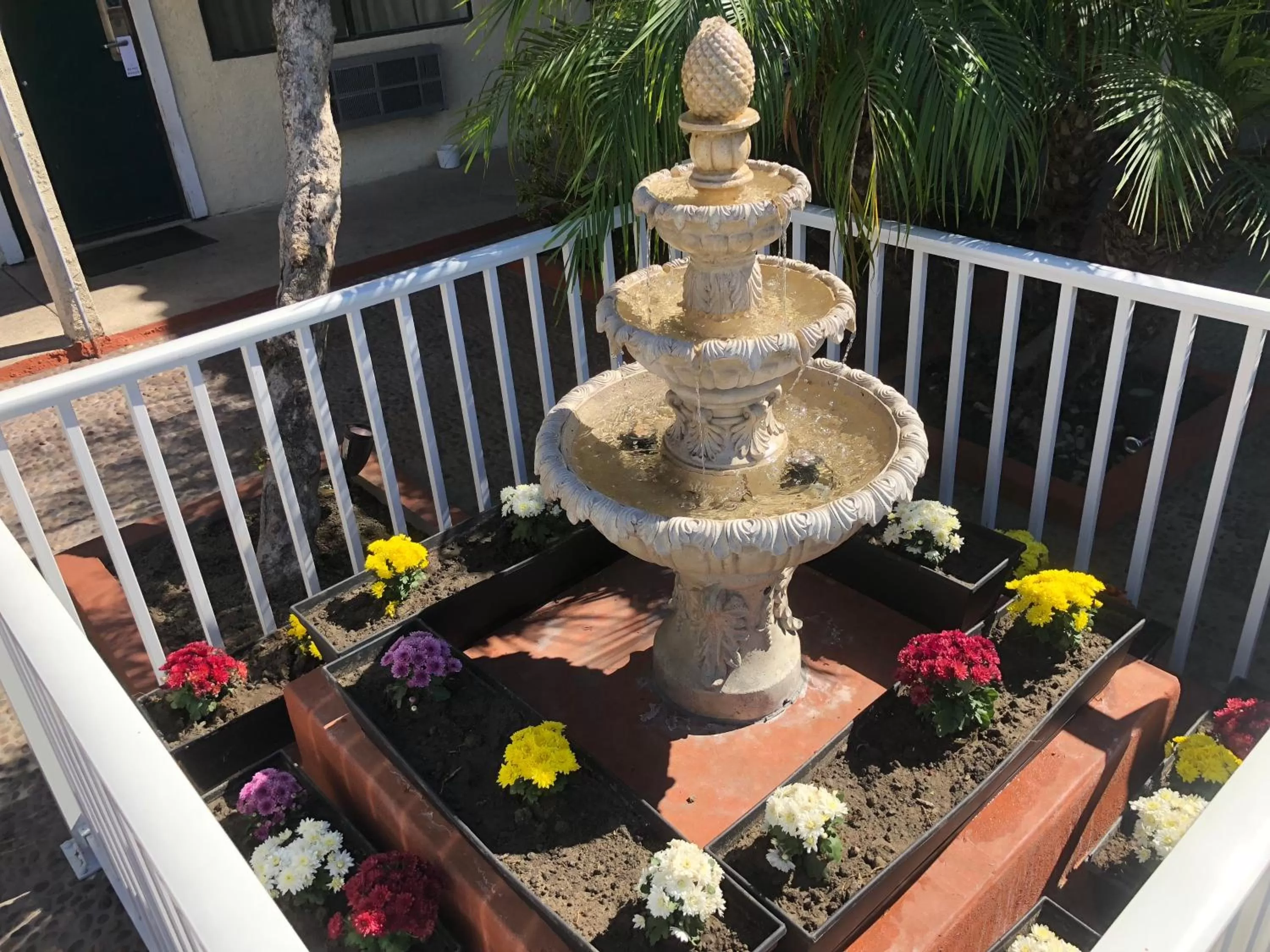Decorative detail in Anaheim National Inn