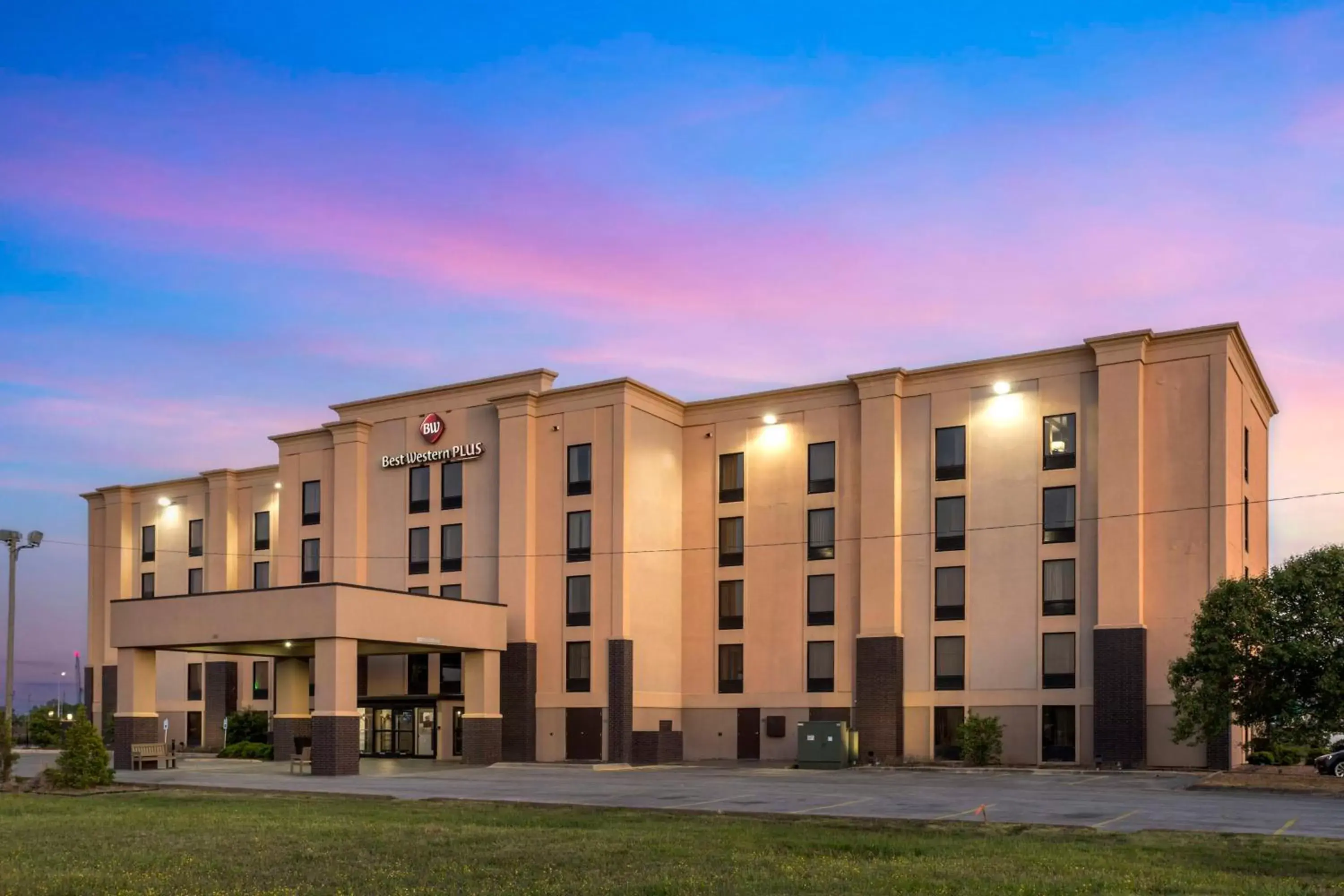 Property Building in Best Western Plus Jonesboro Inn & Suites