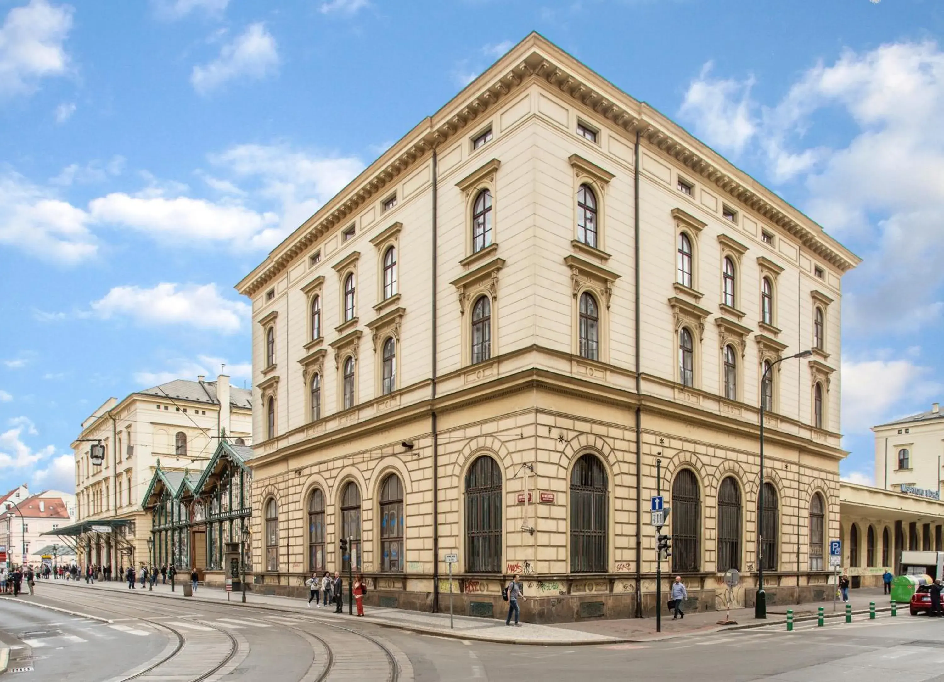 Facade/entrance, Property Building in City-Inn