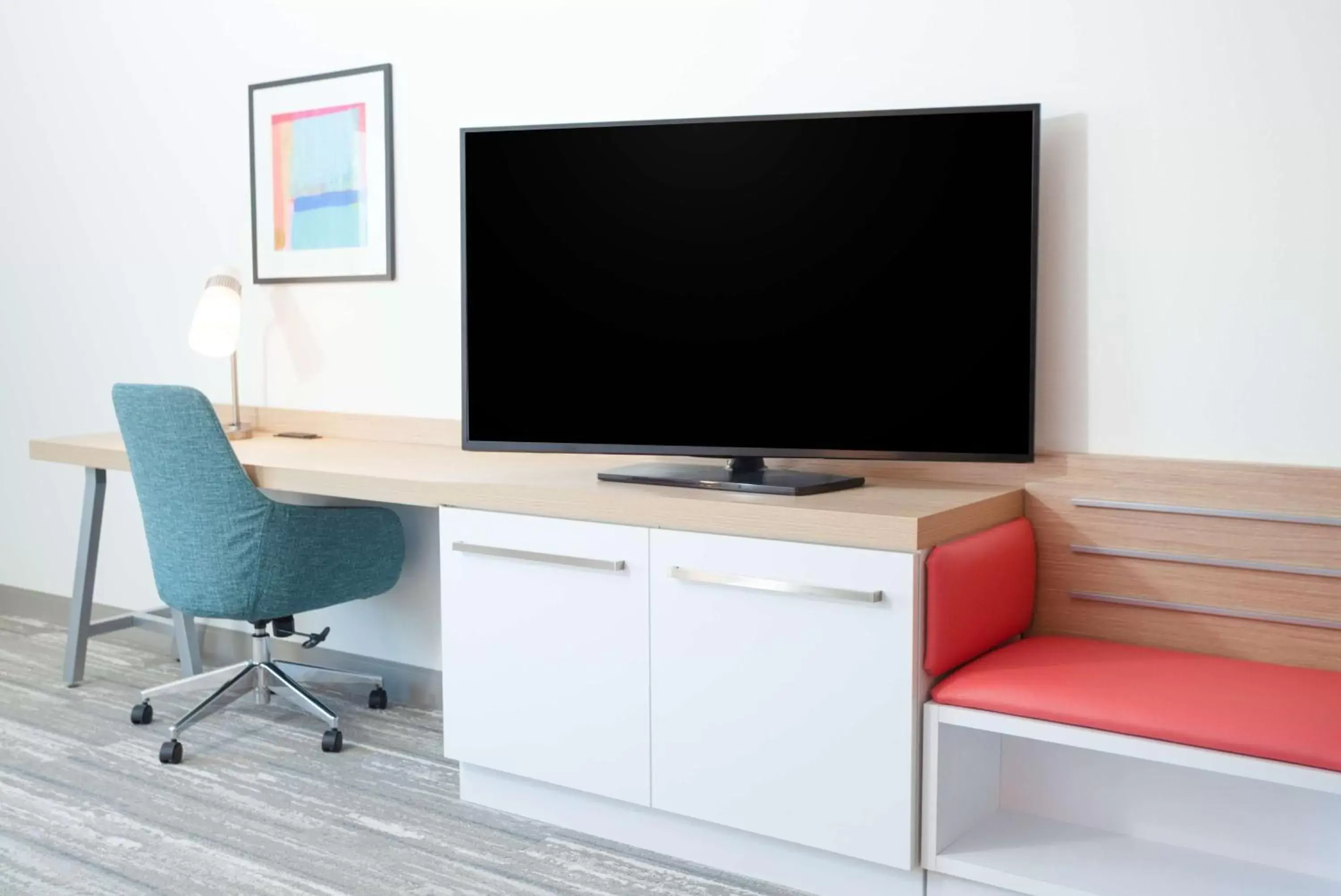 Bedroom, TV/Entertainment Center in Hilton Garden Inn Broomfield Boulder