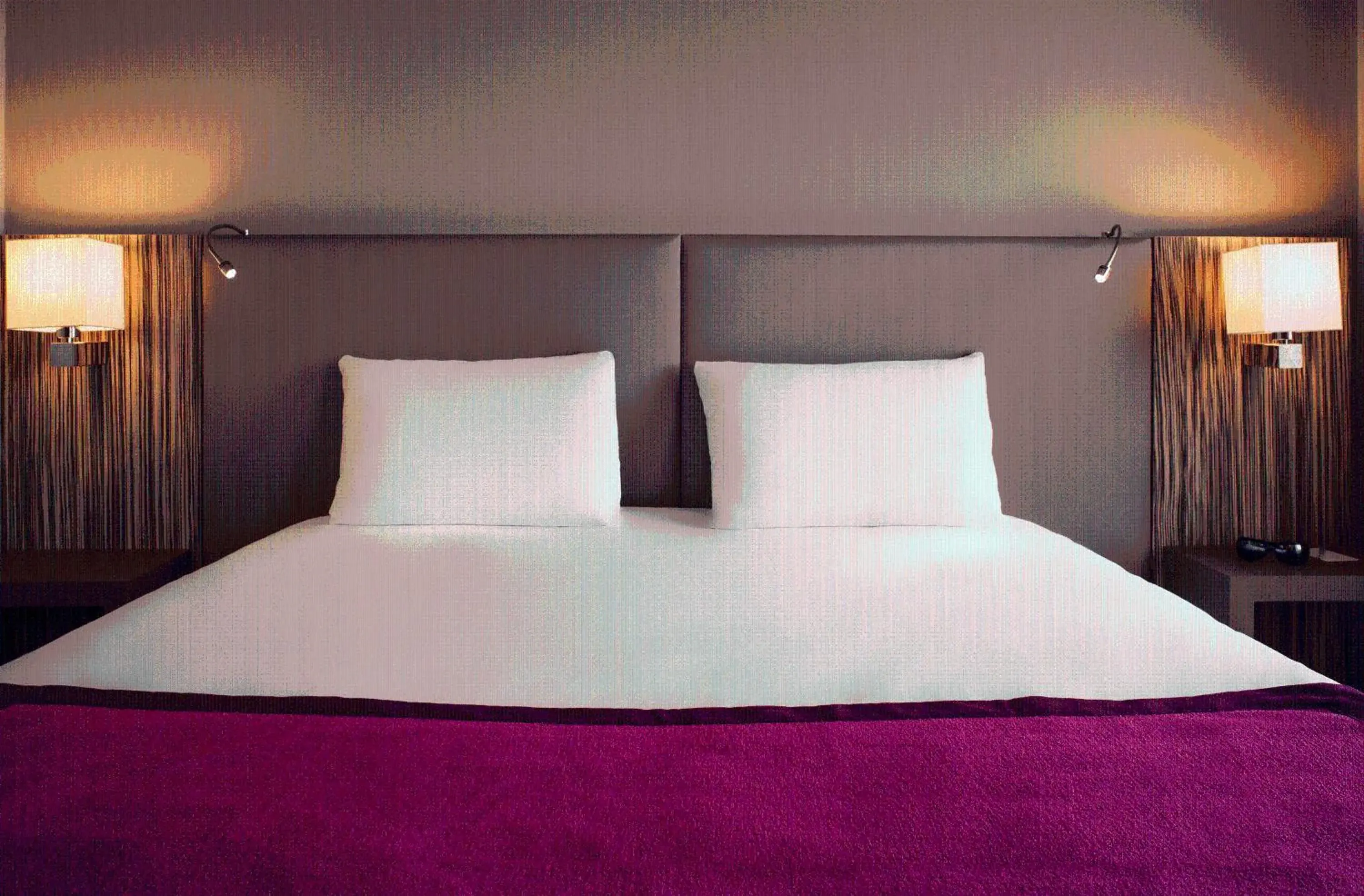 Bed in Hotel Mercure Paris Orly Rungis