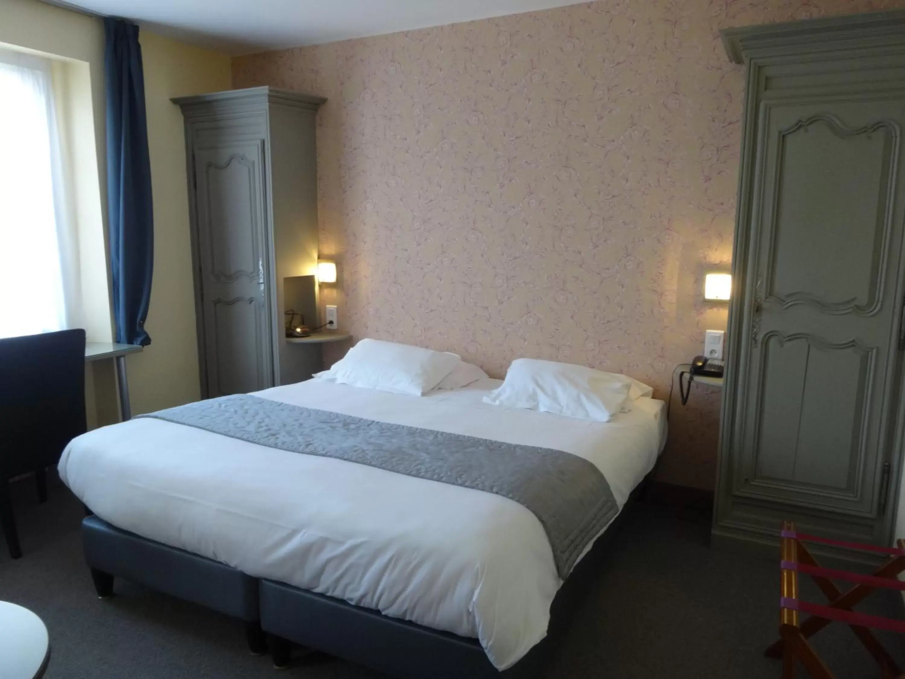 Bedroom, Bed in Best Western Hôtel Montgomery