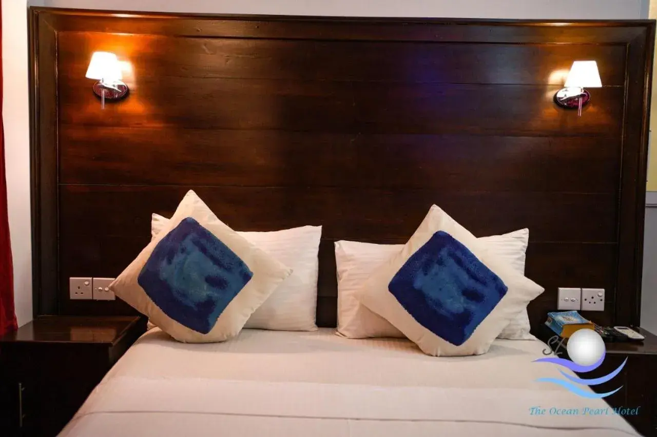 Bed in The Ocean Pearl Hotel Negombo