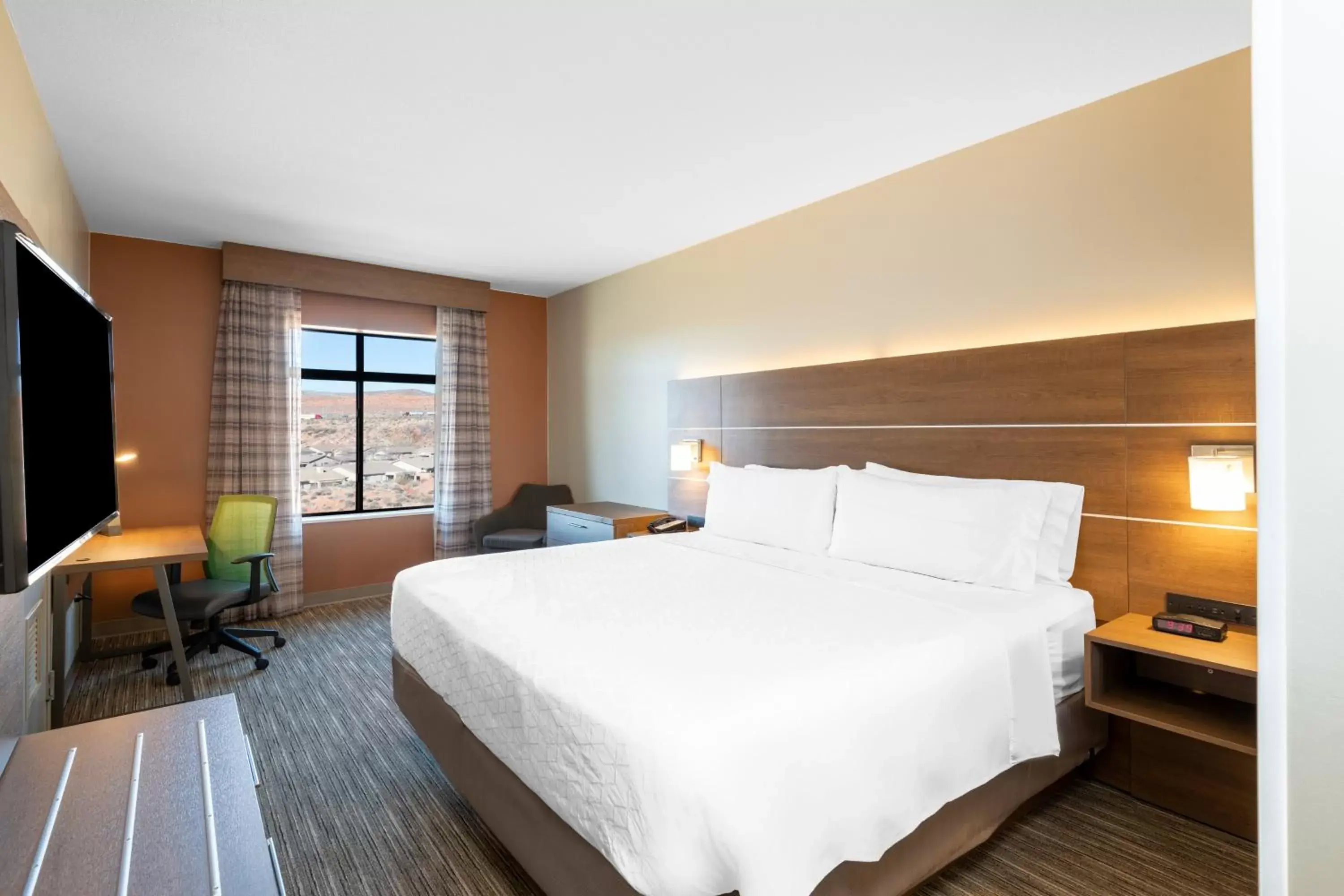 Photo of the whole room, Bed in Holiday Inn Express Hotels & Suites Washington-North Saint George, an IHG Hotel