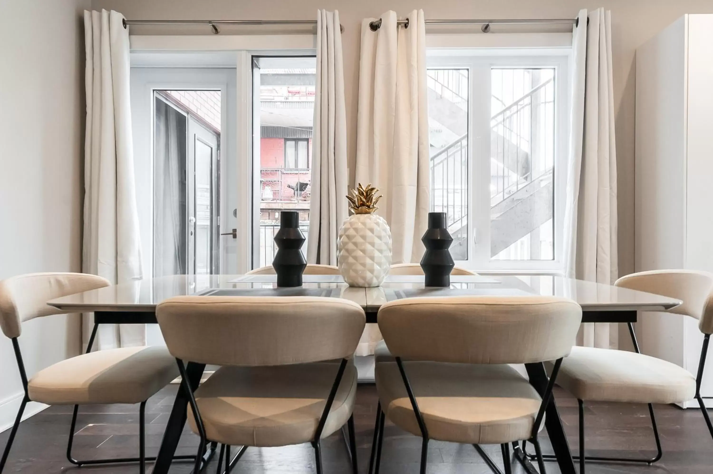 Dining Area in Parc Avenue Lofts