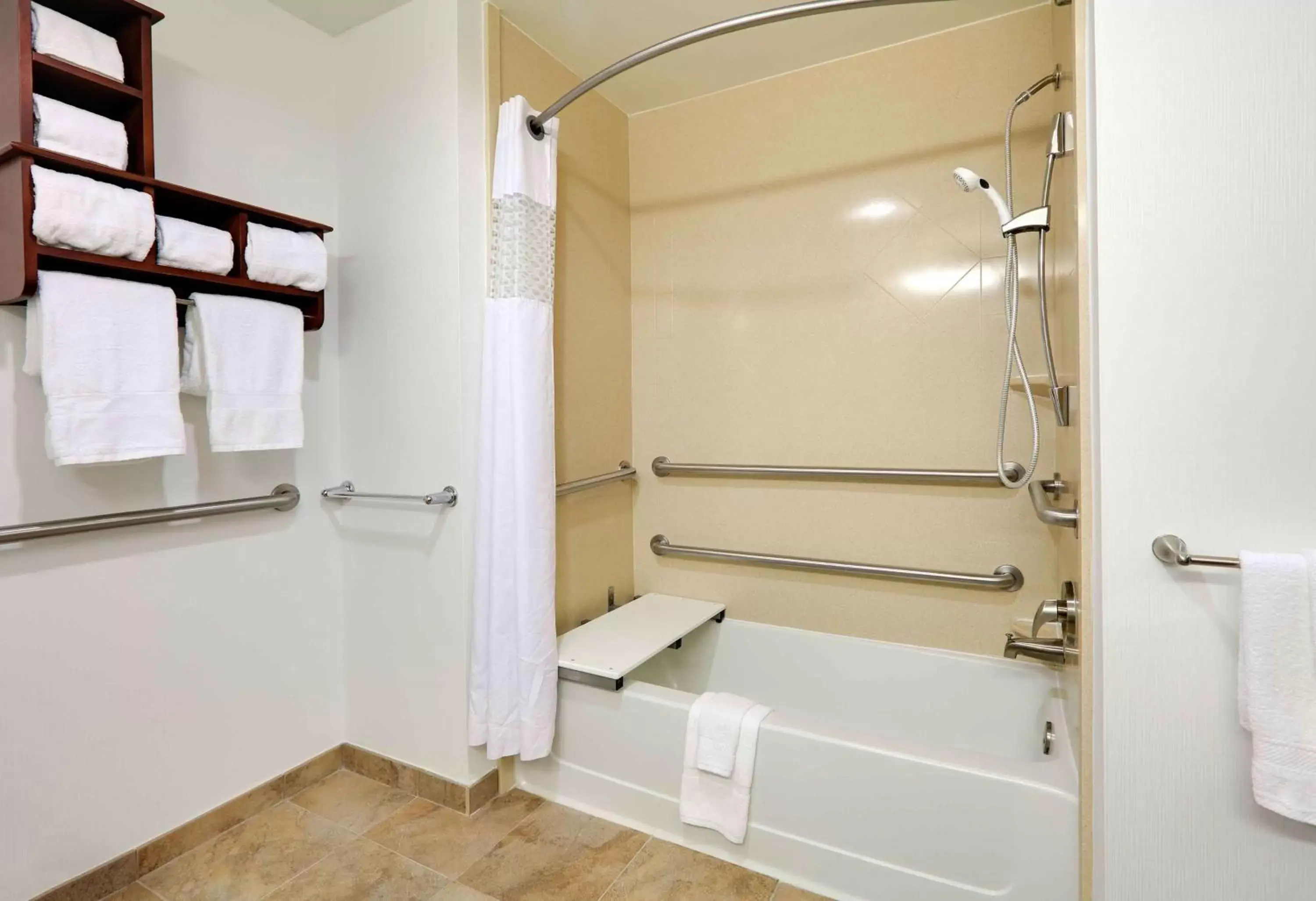 Bathroom in Hampton Inn & Suites Dallas-Arlington-South