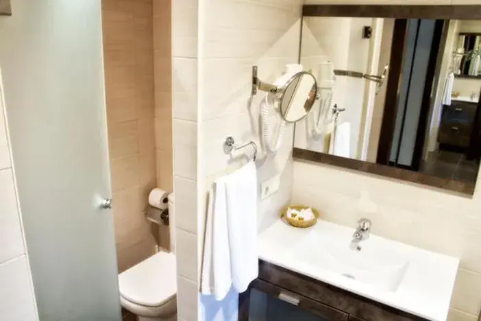 Bathroom in Hotel & Spa Villa de Mestas