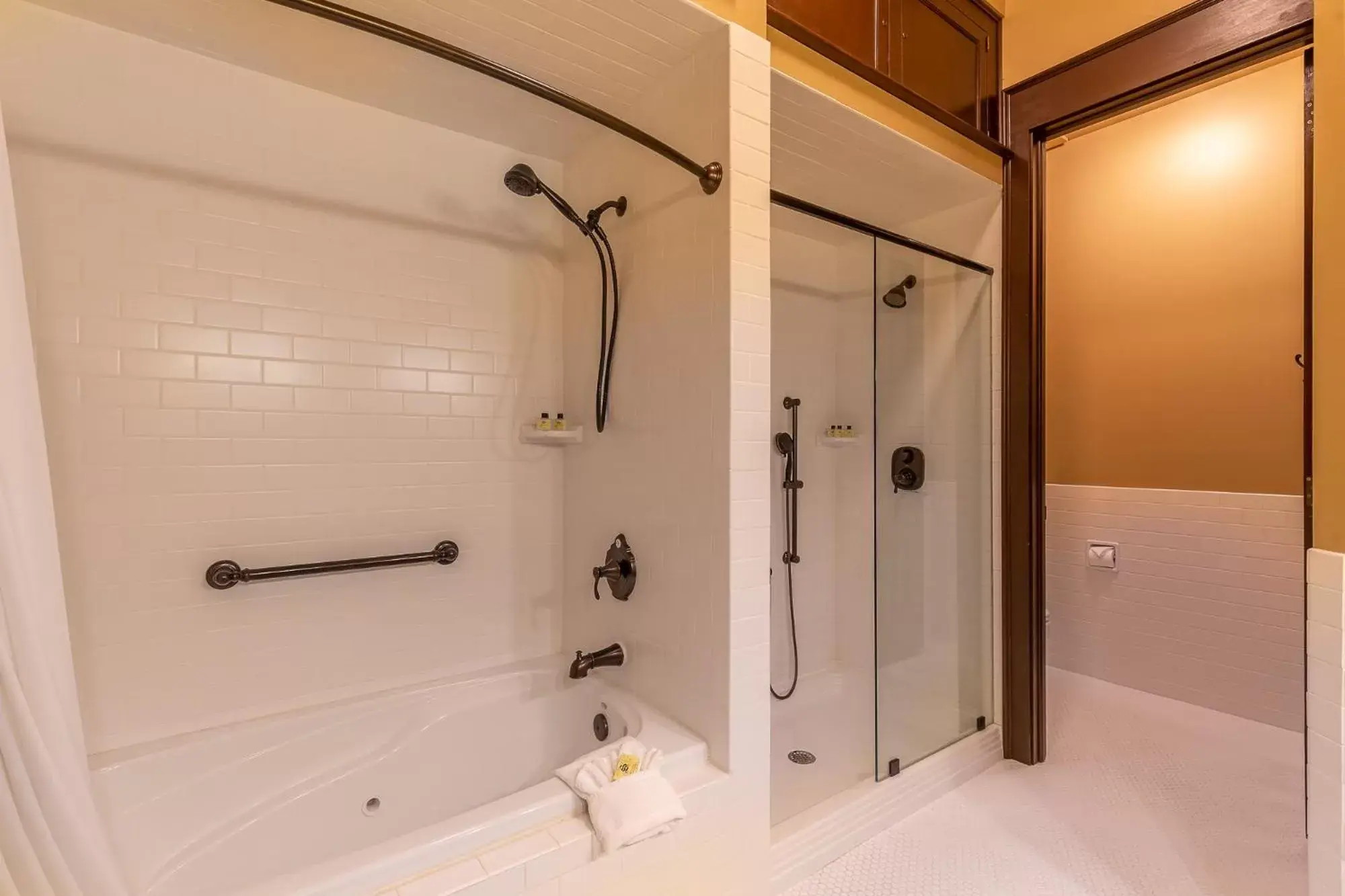 Shower, Bathroom in Steele Mansion Inn & Gathering Hub