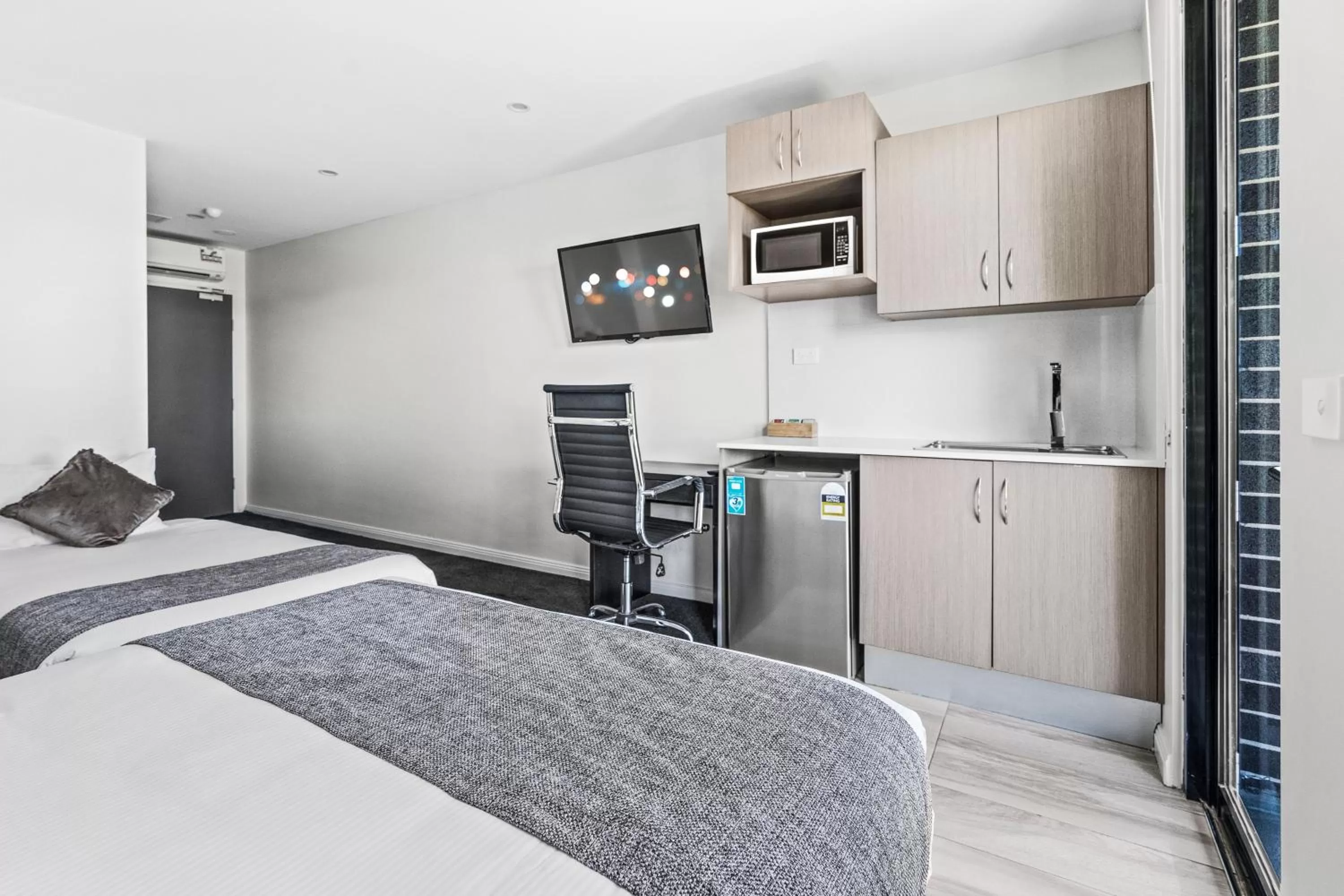 Kitchen or kitchenette, Bed in Seranin | Gordon