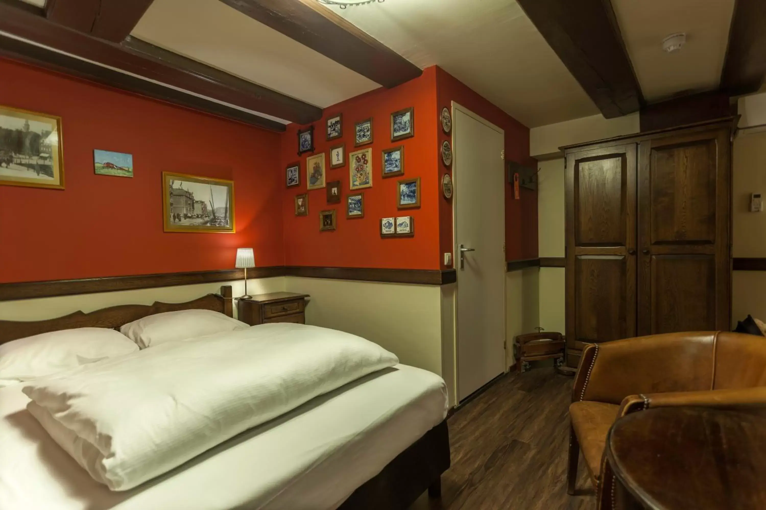 Photo of the whole room, Bed in A-Train Hotel