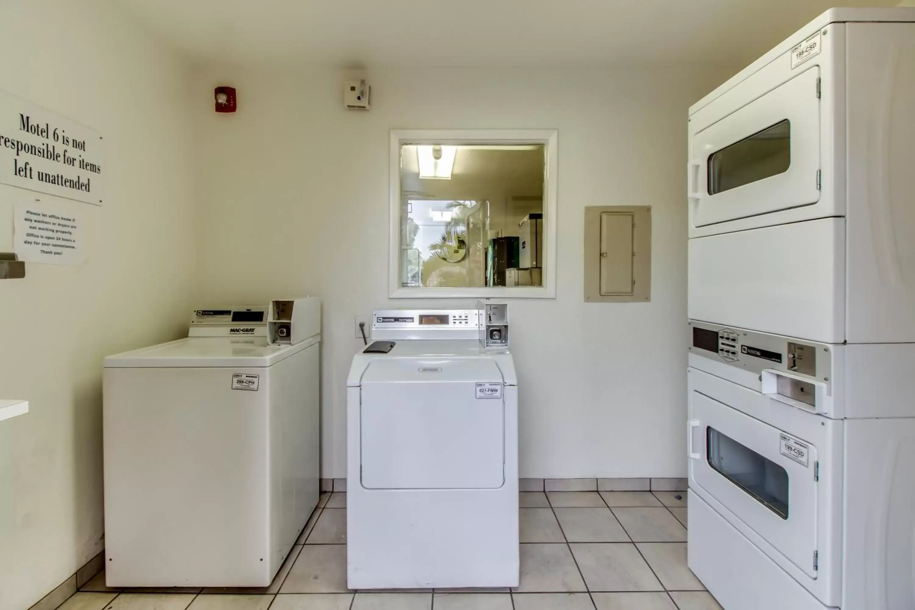 Decorative detail, Kitchen/Kitchenette in Motel 6-Venice, FL