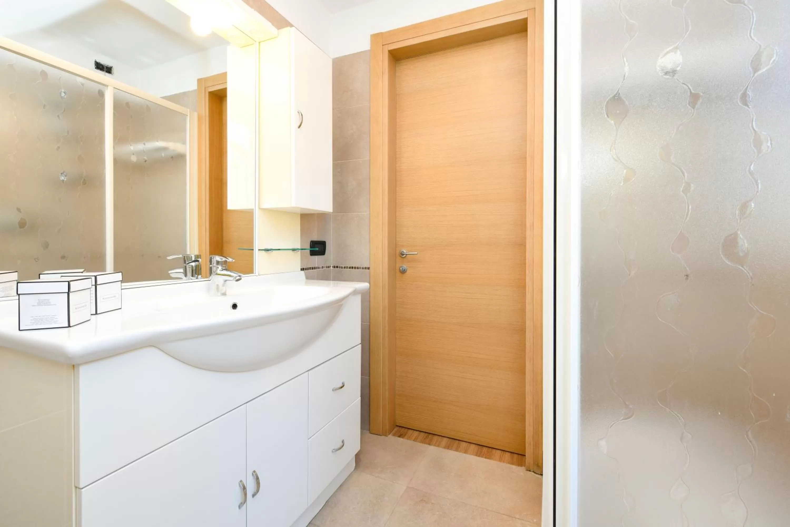 Bathroom in Hotel Arya by Mauro