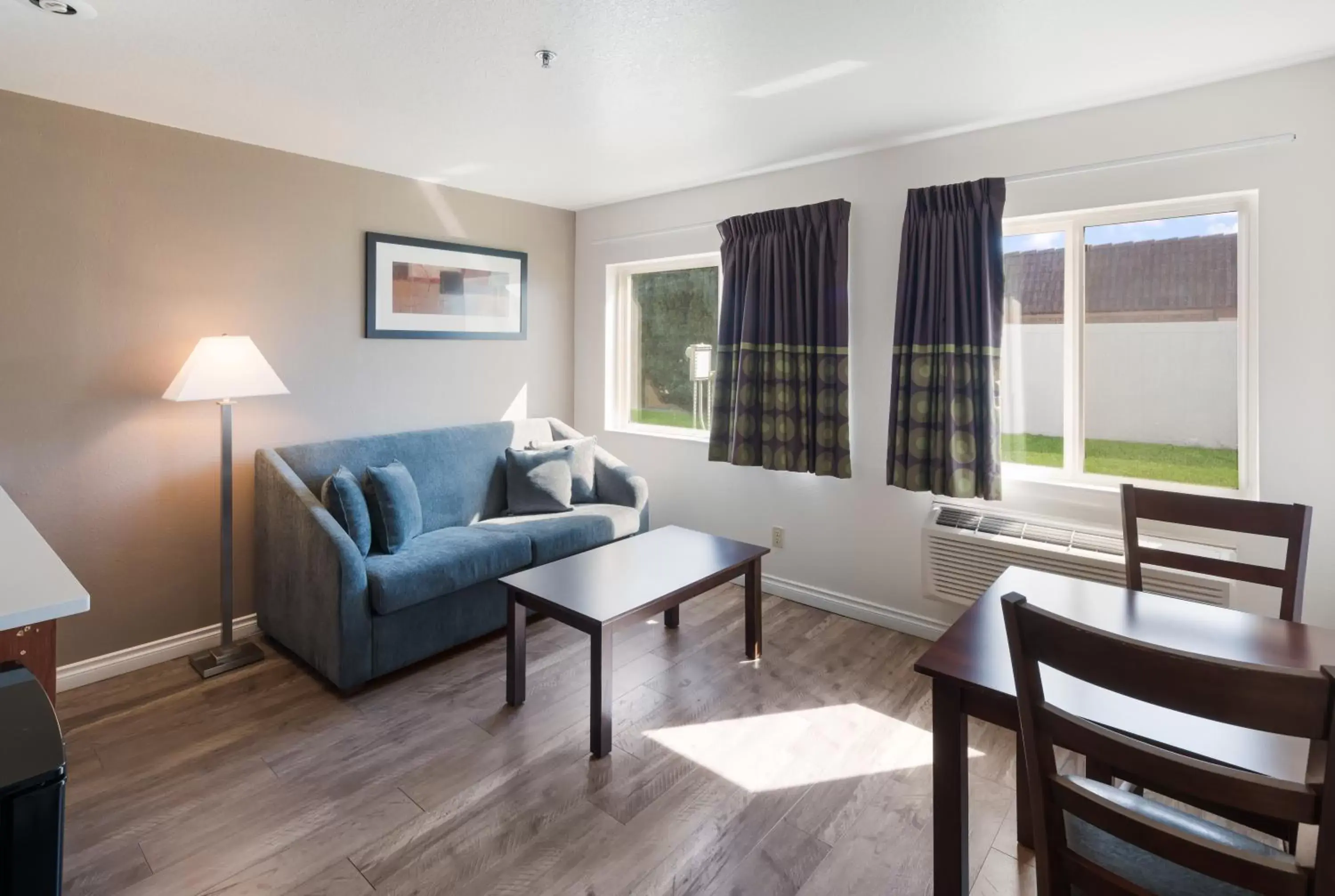 Seating Area in Red Lion Inn & Suites Kennewick Tri-Cities