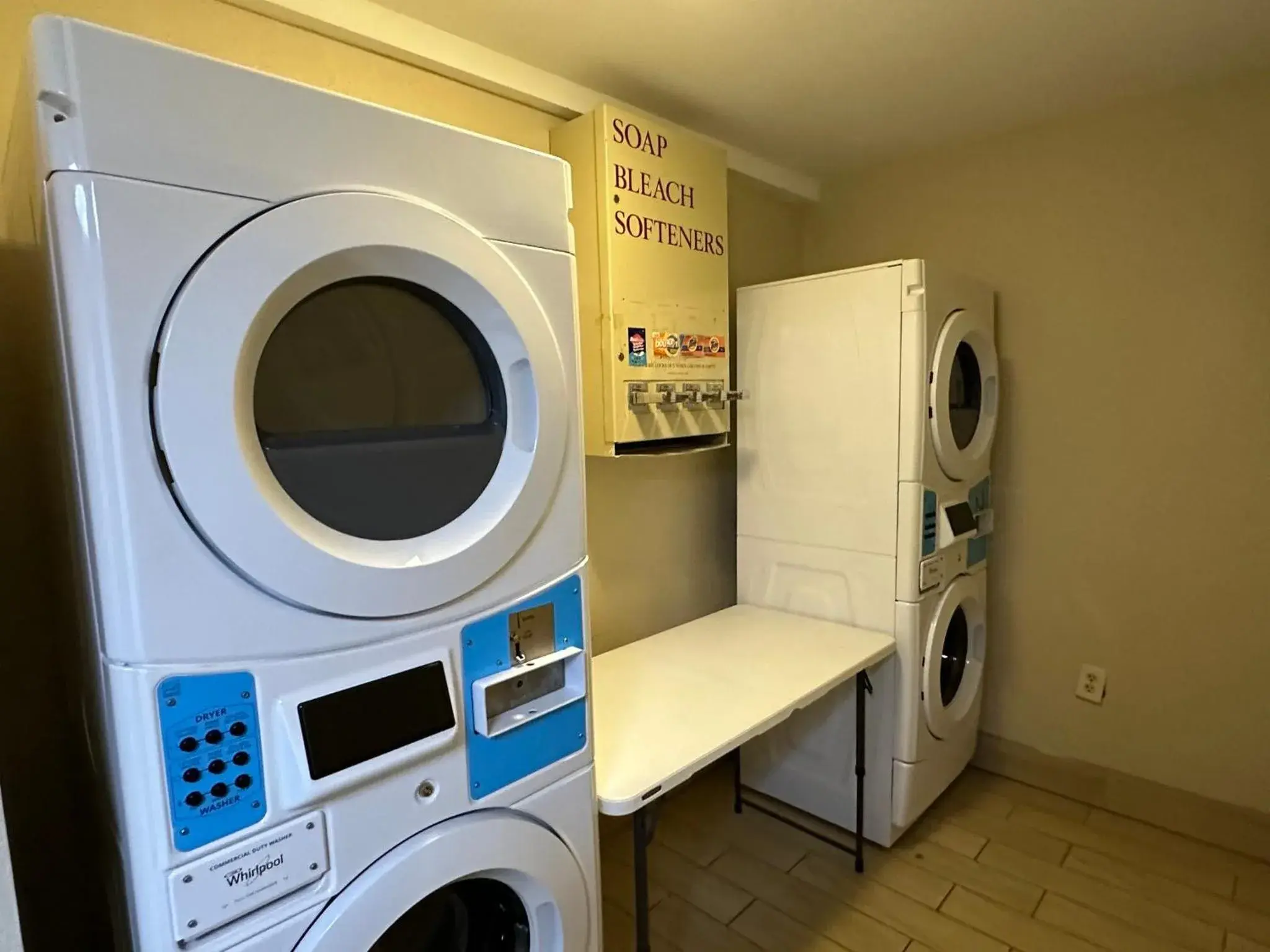 Other, Kitchen/Kitchenette in Red Roof Inn Flint