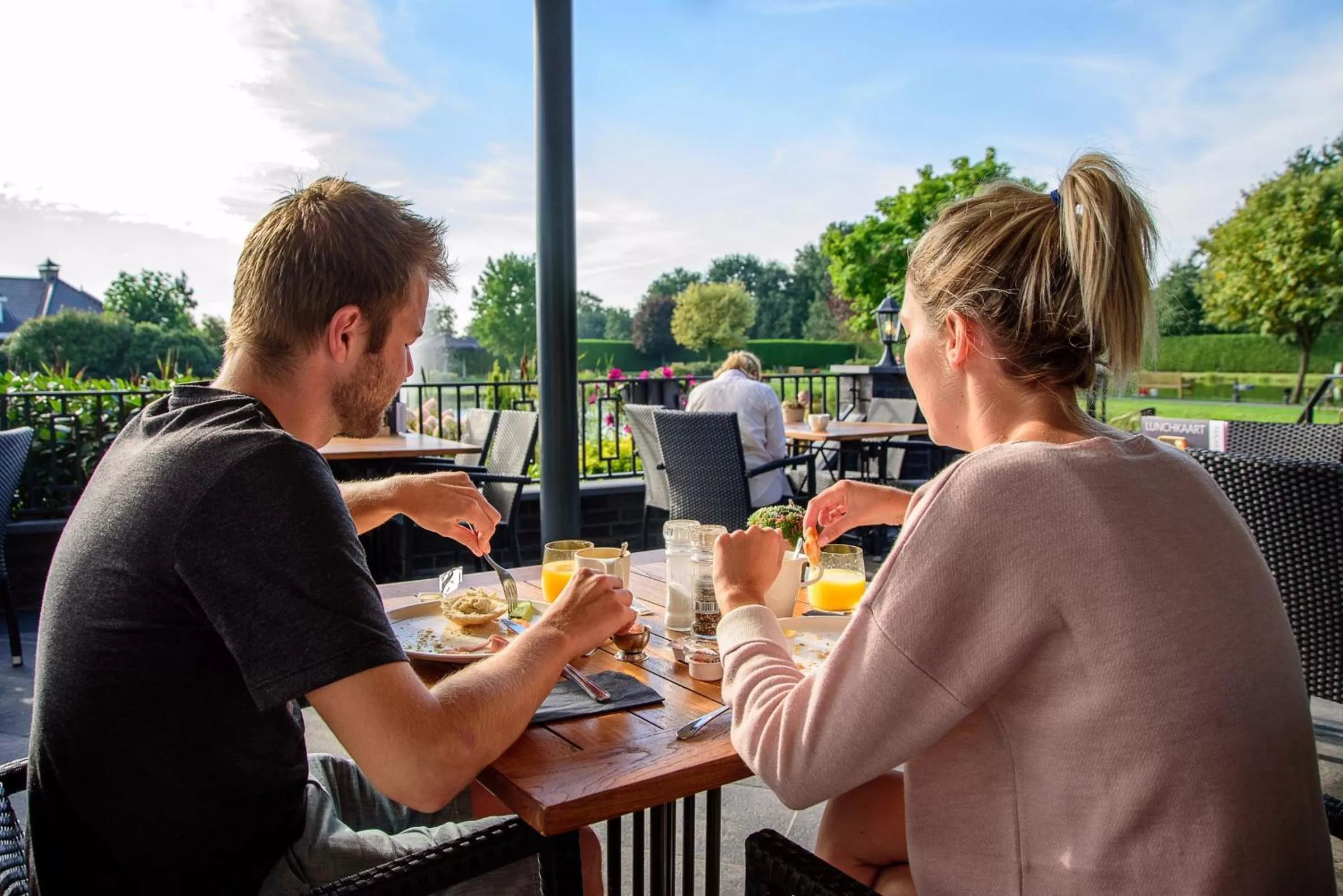 Buffet breakfast in Maashof