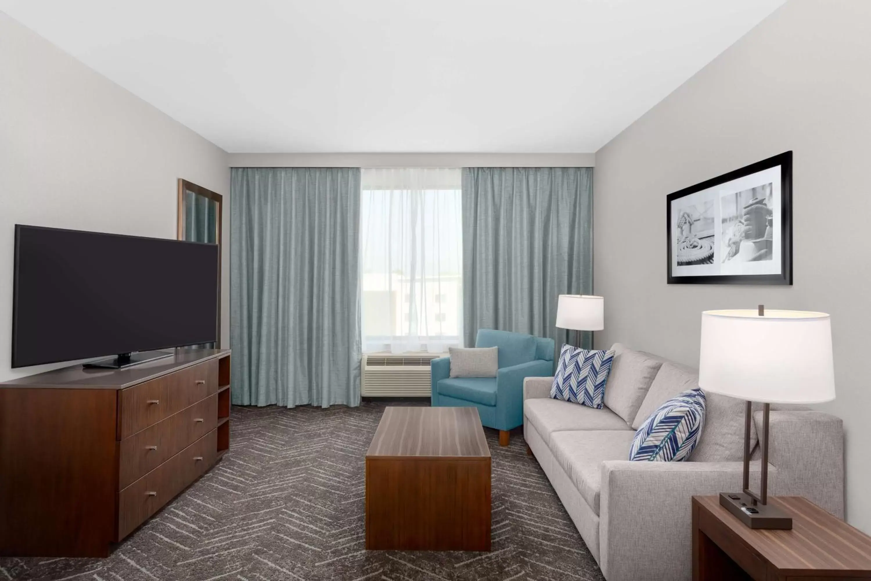 Bedroom, Seating Area in DoubleTree by Hilton Charleston Mount Pleasant