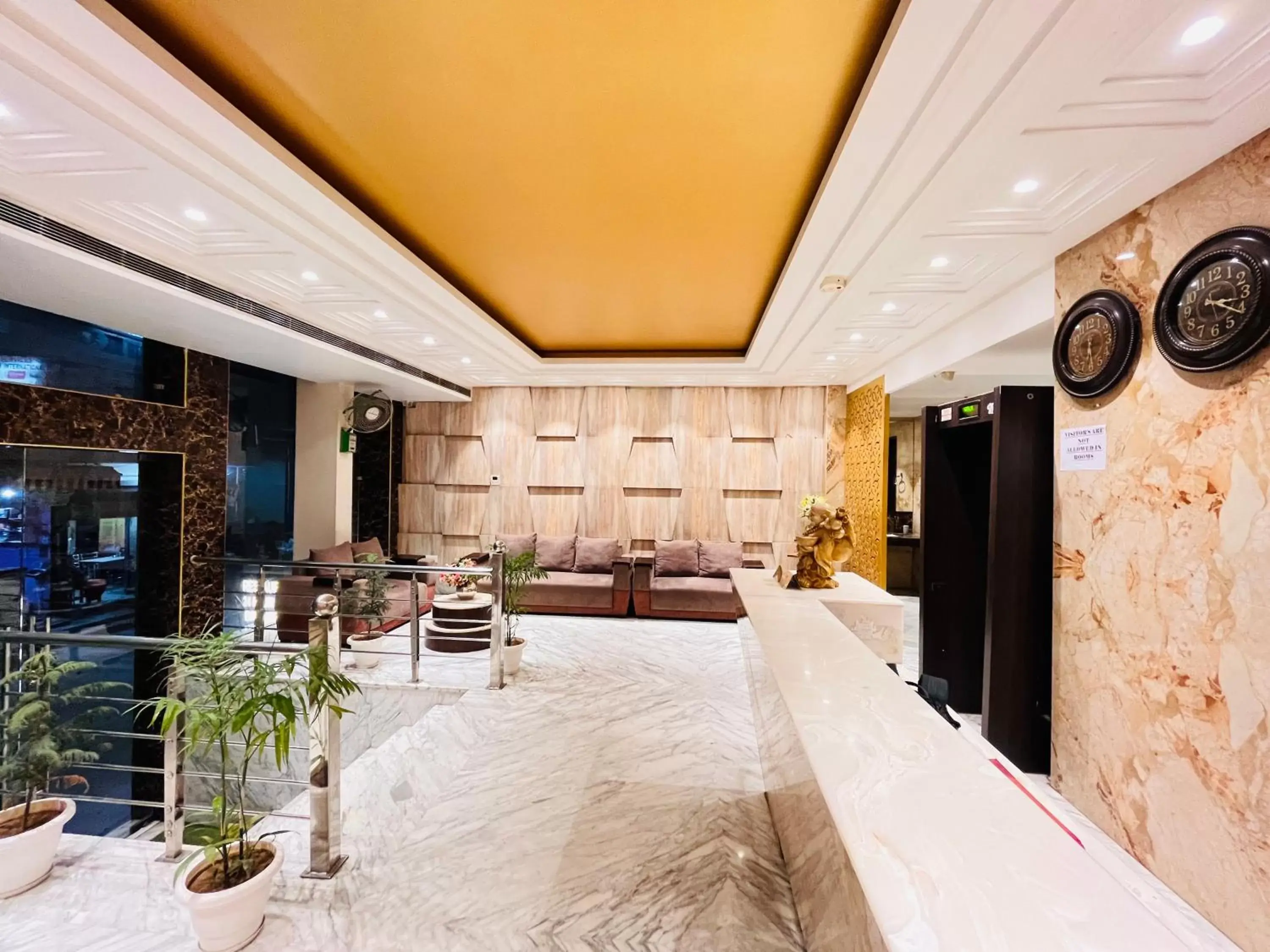 Lobby or reception in Hotel Banz - Near Delhi International Airport