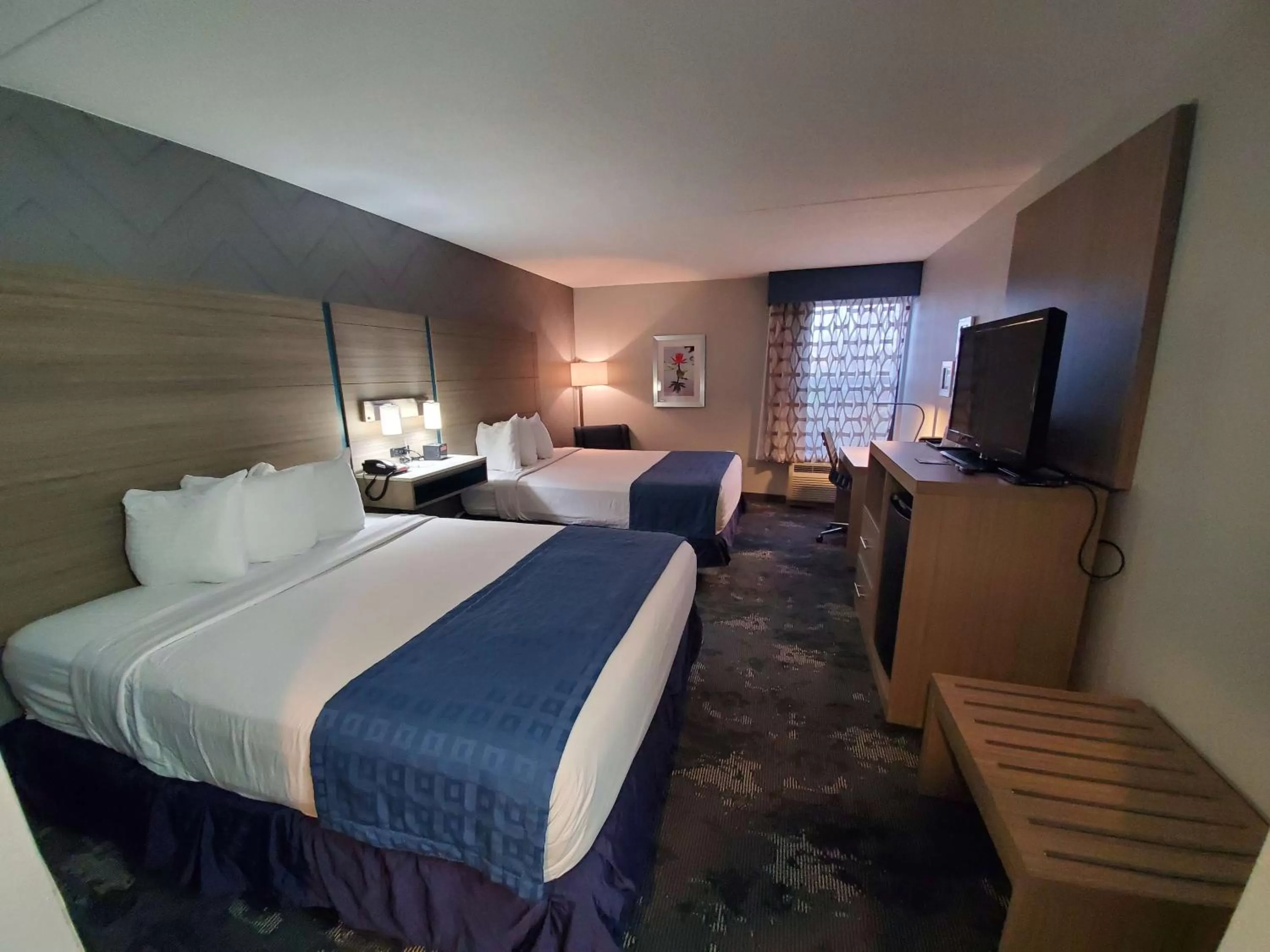 Photo of the whole room, Bed in Best Western Historic Frederick