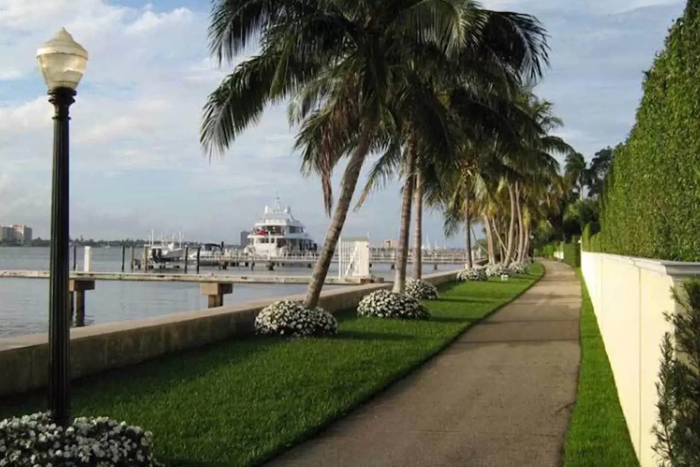 Neighbourhood in Hemingway Suites at Palm Beach Hotel Island