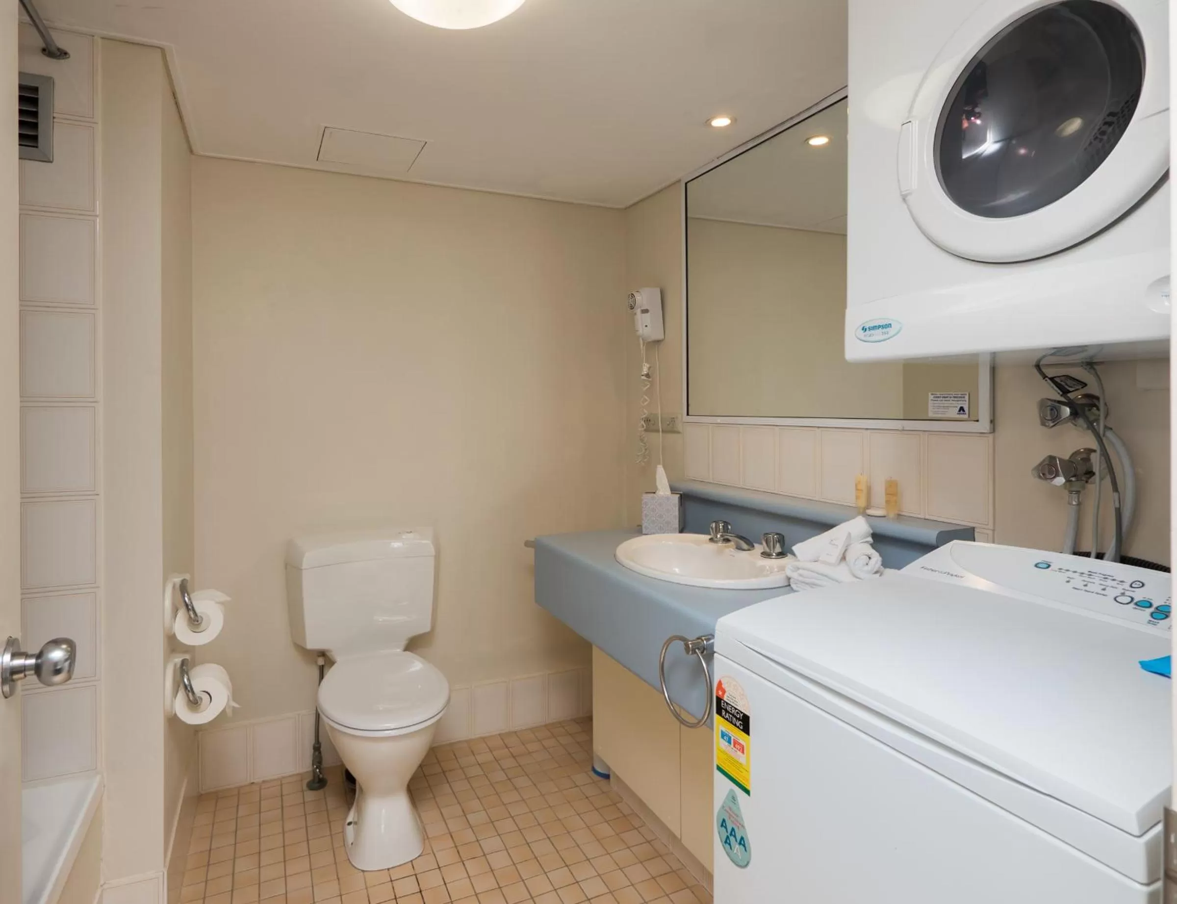 Toilet in Abbey On Roma Hotel & Apartments