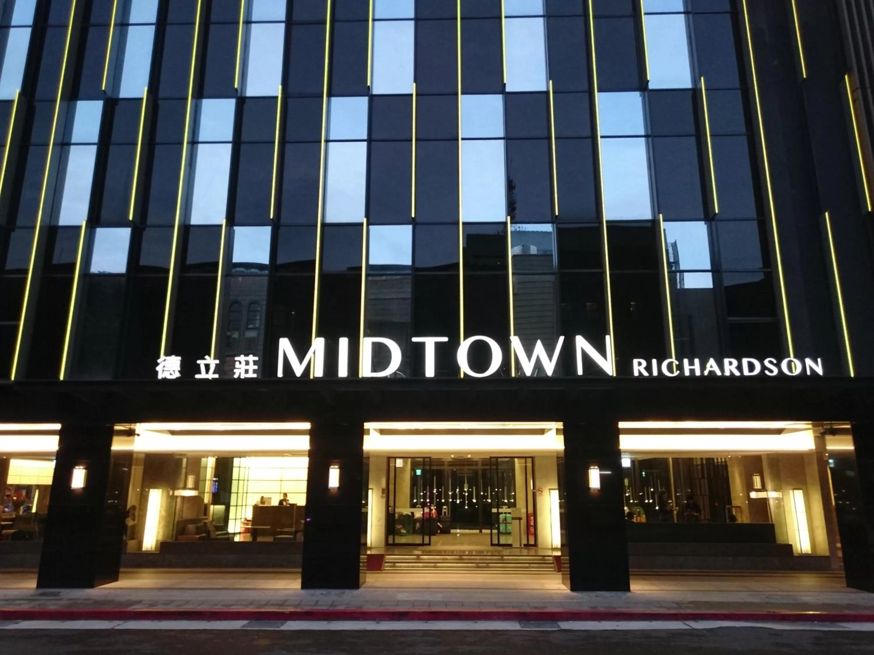 Facade/entrance in Hotel Midtown Richardson