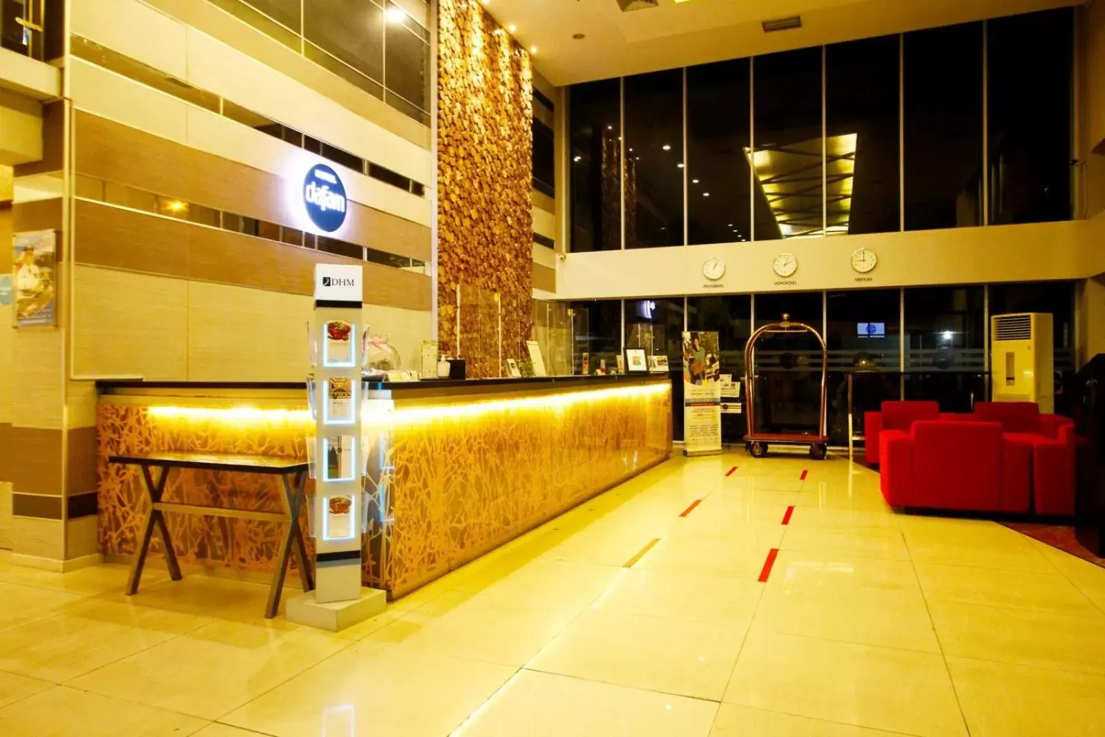 Night, Lobby/Reception in Hotel Dafam Pekanbaru
