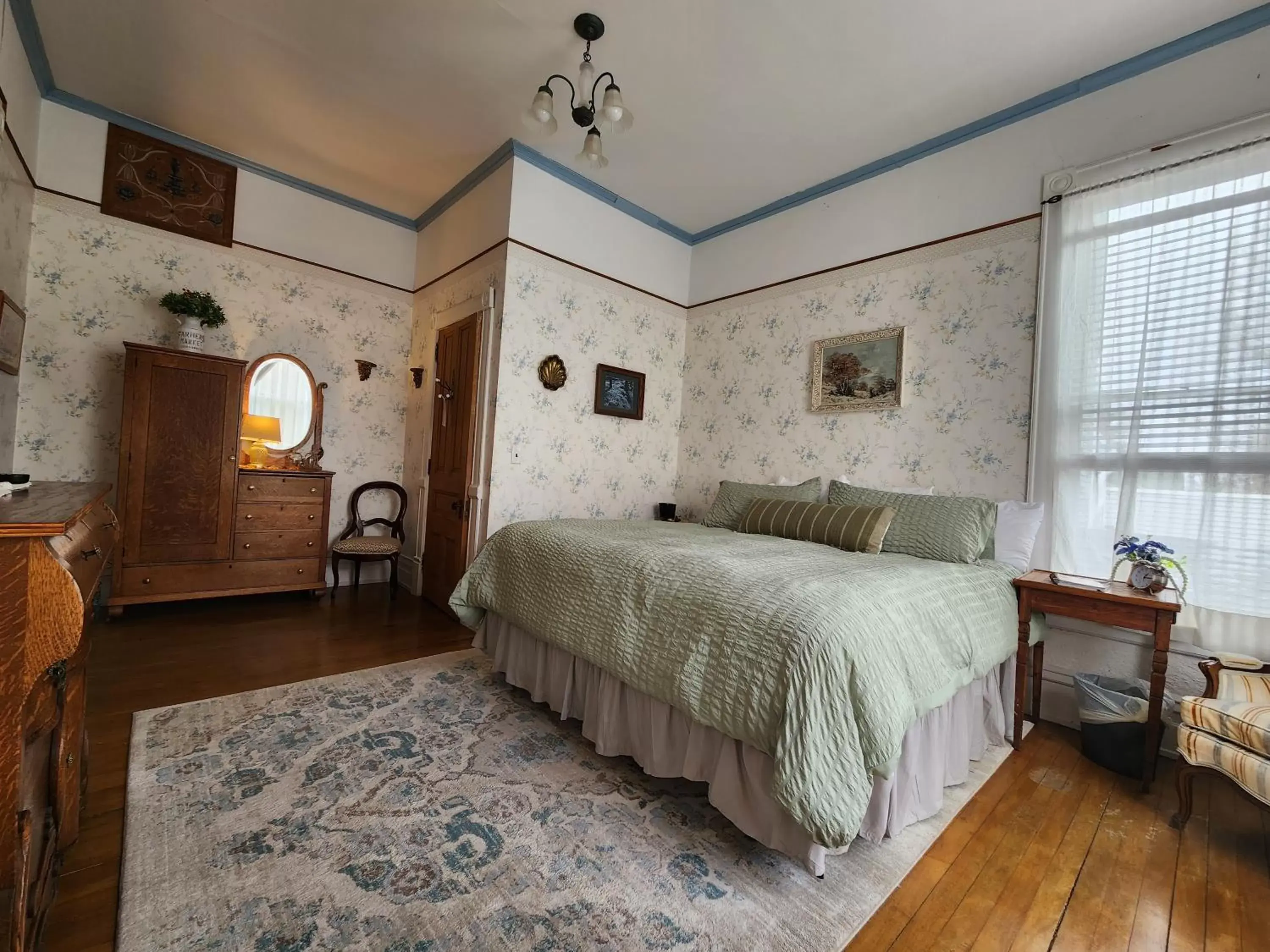 Bed in The Fresh Coast Inn at Ludington Bed in The Fresh Coast Inn at Ludington