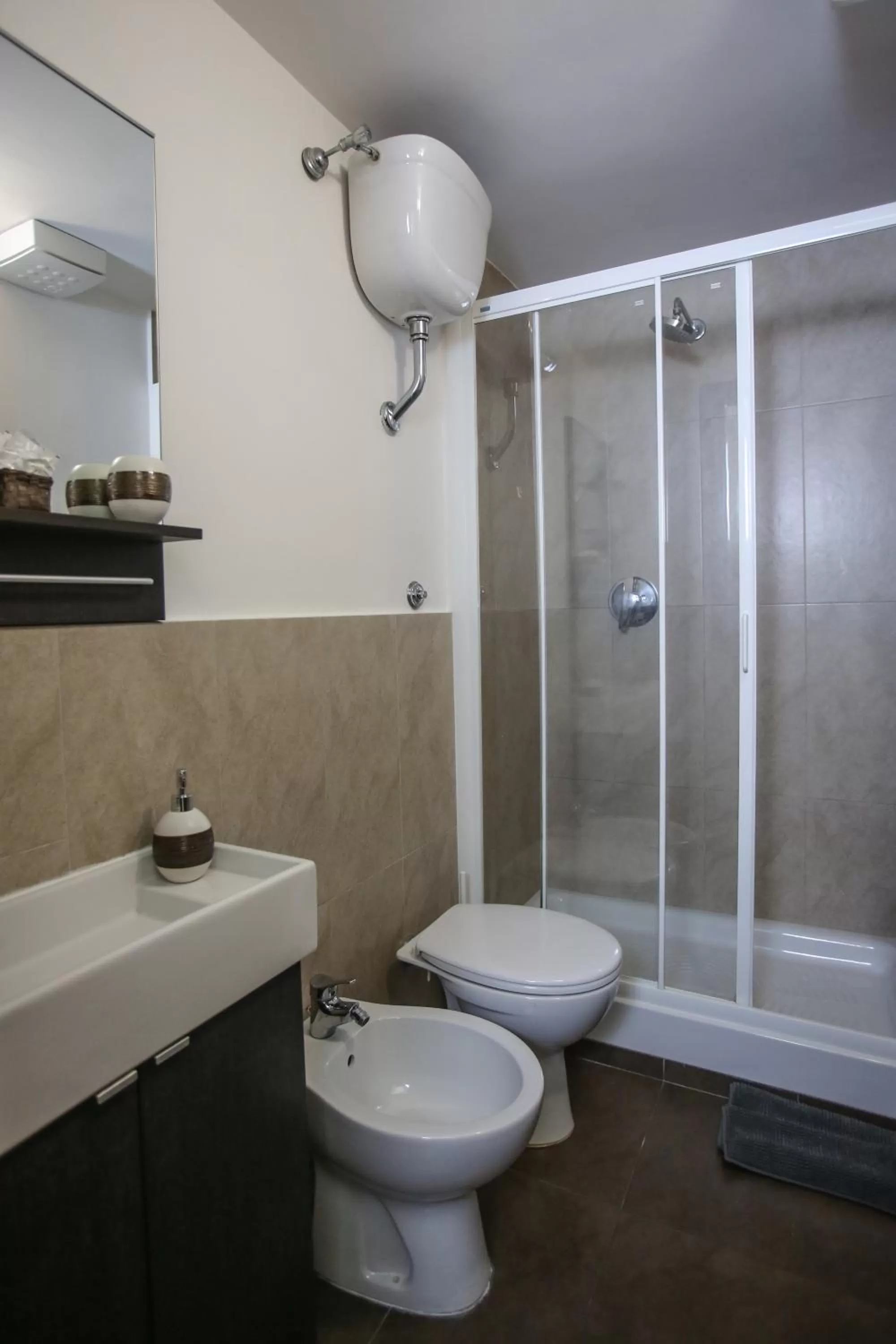 Shower in Conte GuestHouse