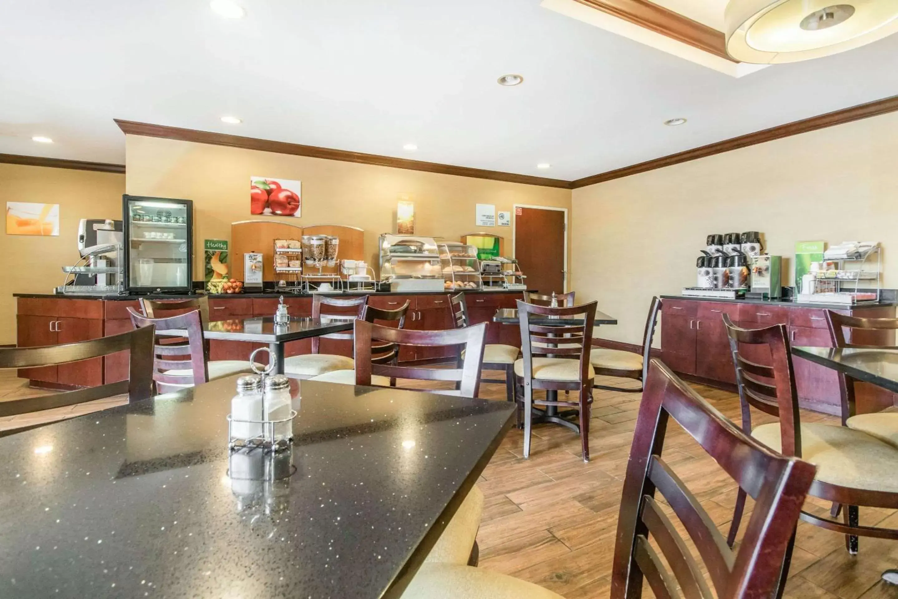 Restaurant/places to eat in Quality Inn & Suites Lawrenceburg Restaurant/places to eat in Quality Inn & Suites Lawrenceburg