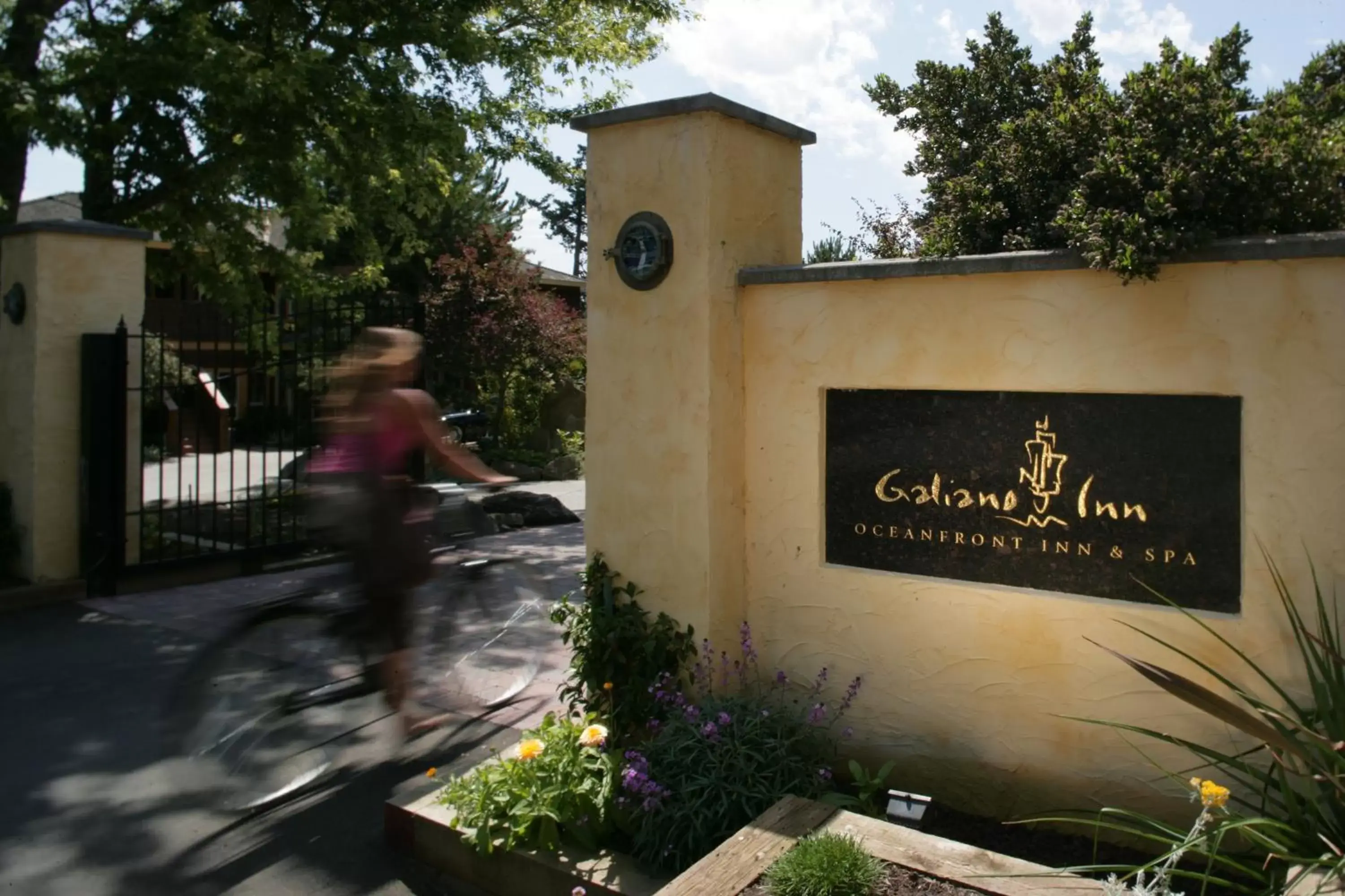 Facade/entrance in Galiano Oceanfront Inn & Spa