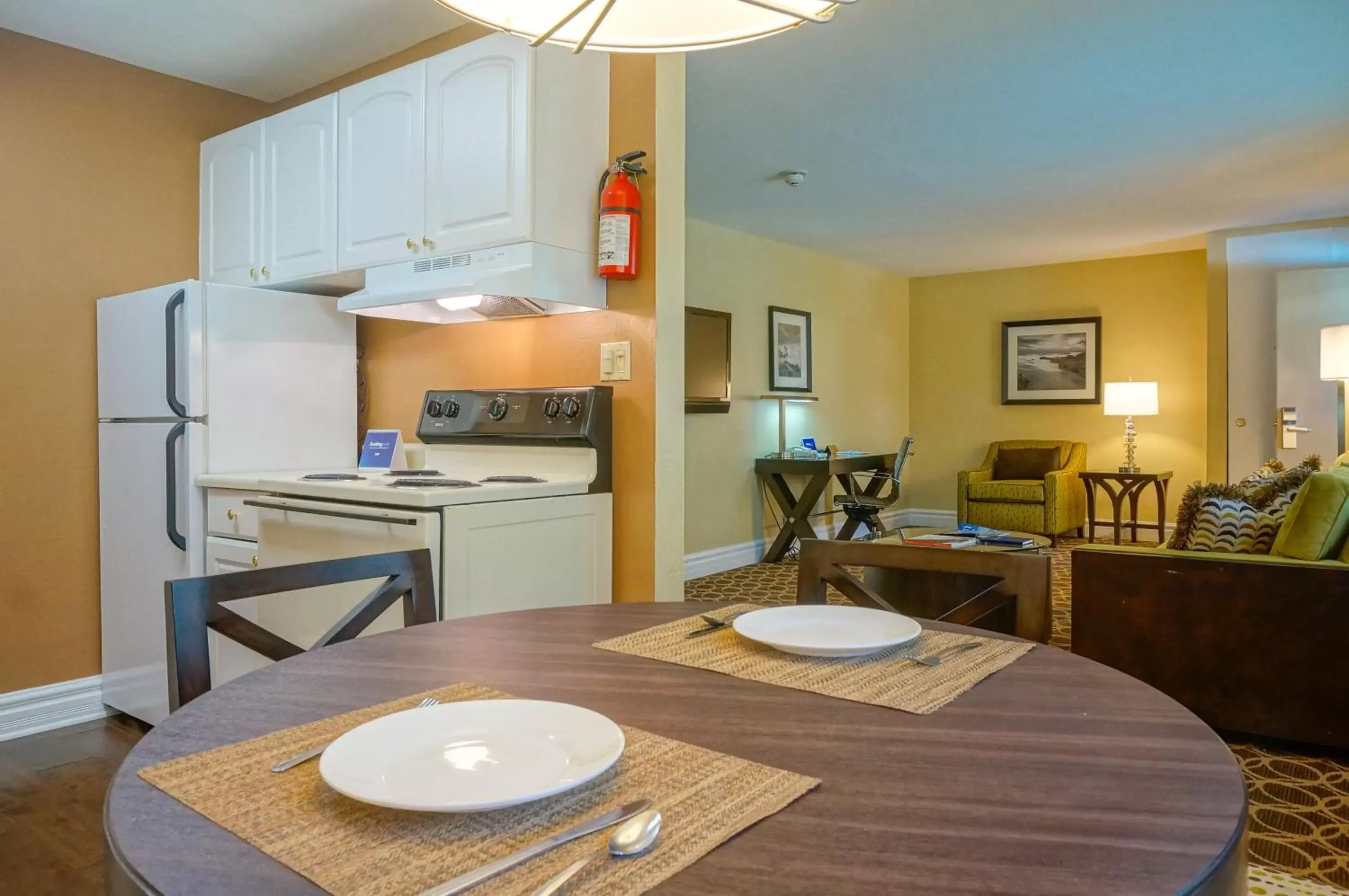 Dining Area in Marin Suites Hotel