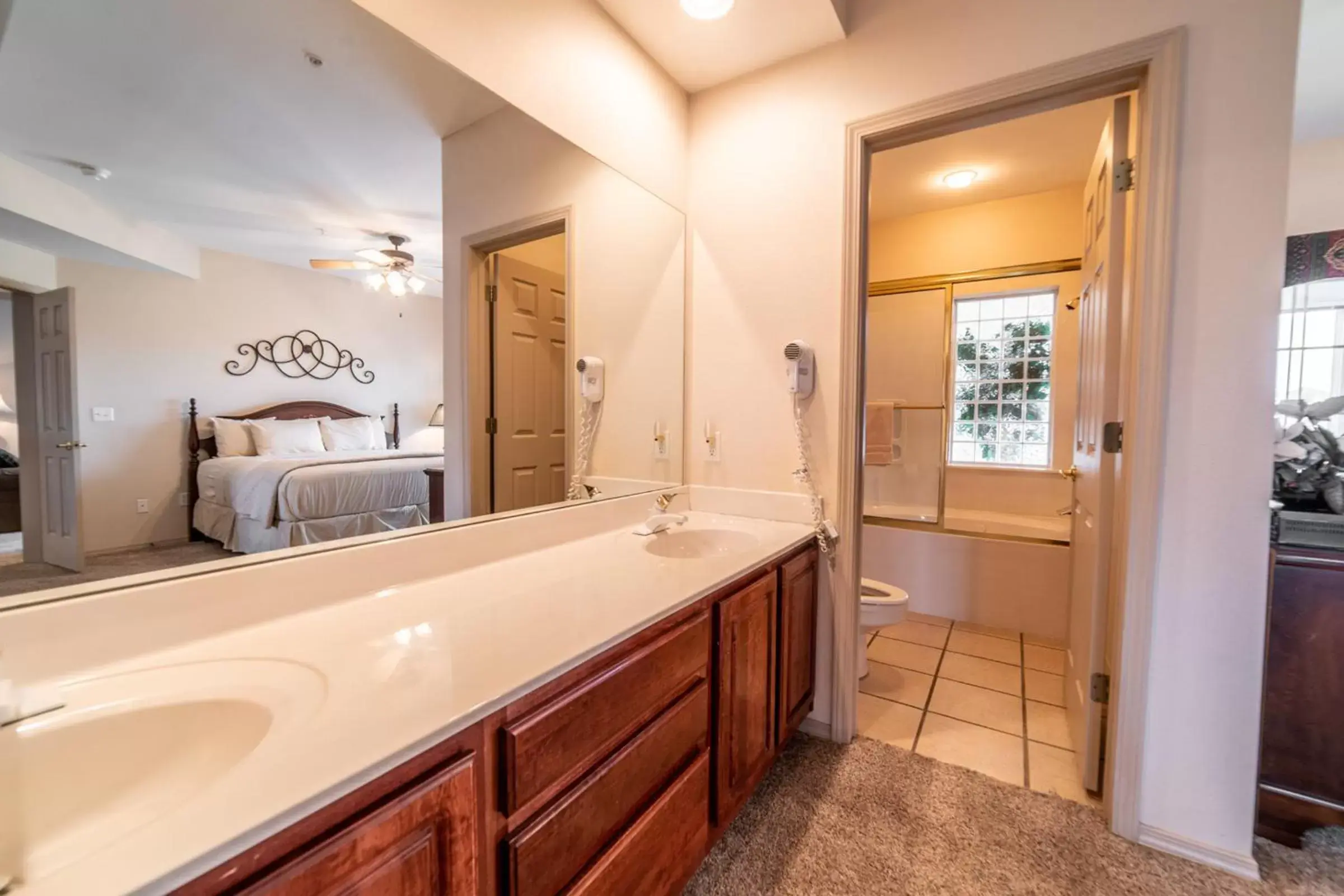 Bathroom, Kitchen/Kitchenette in Legacy at Thousand Hills