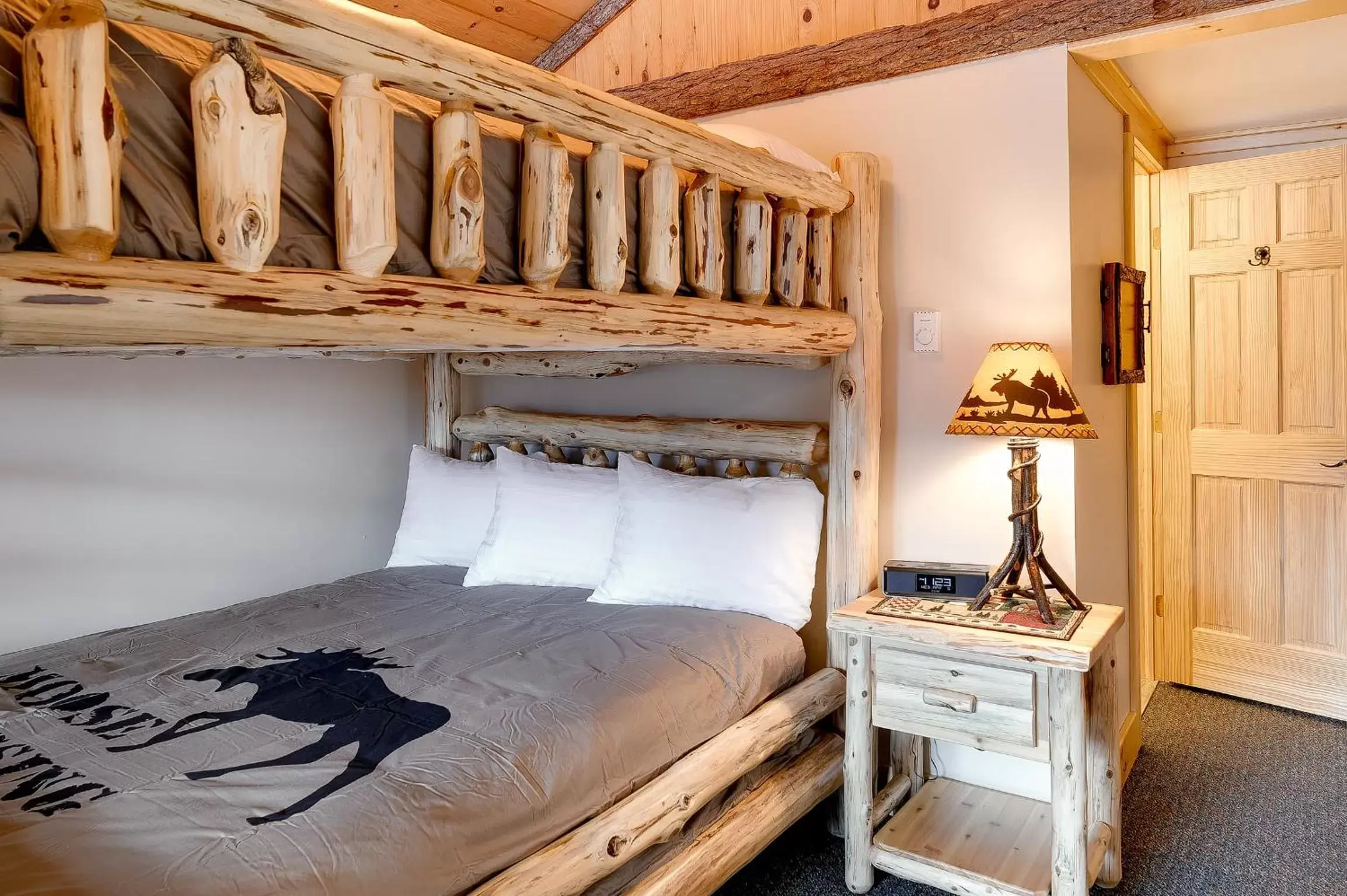 Bedroom, Bunk Bed in Cobble Mountain Lodge