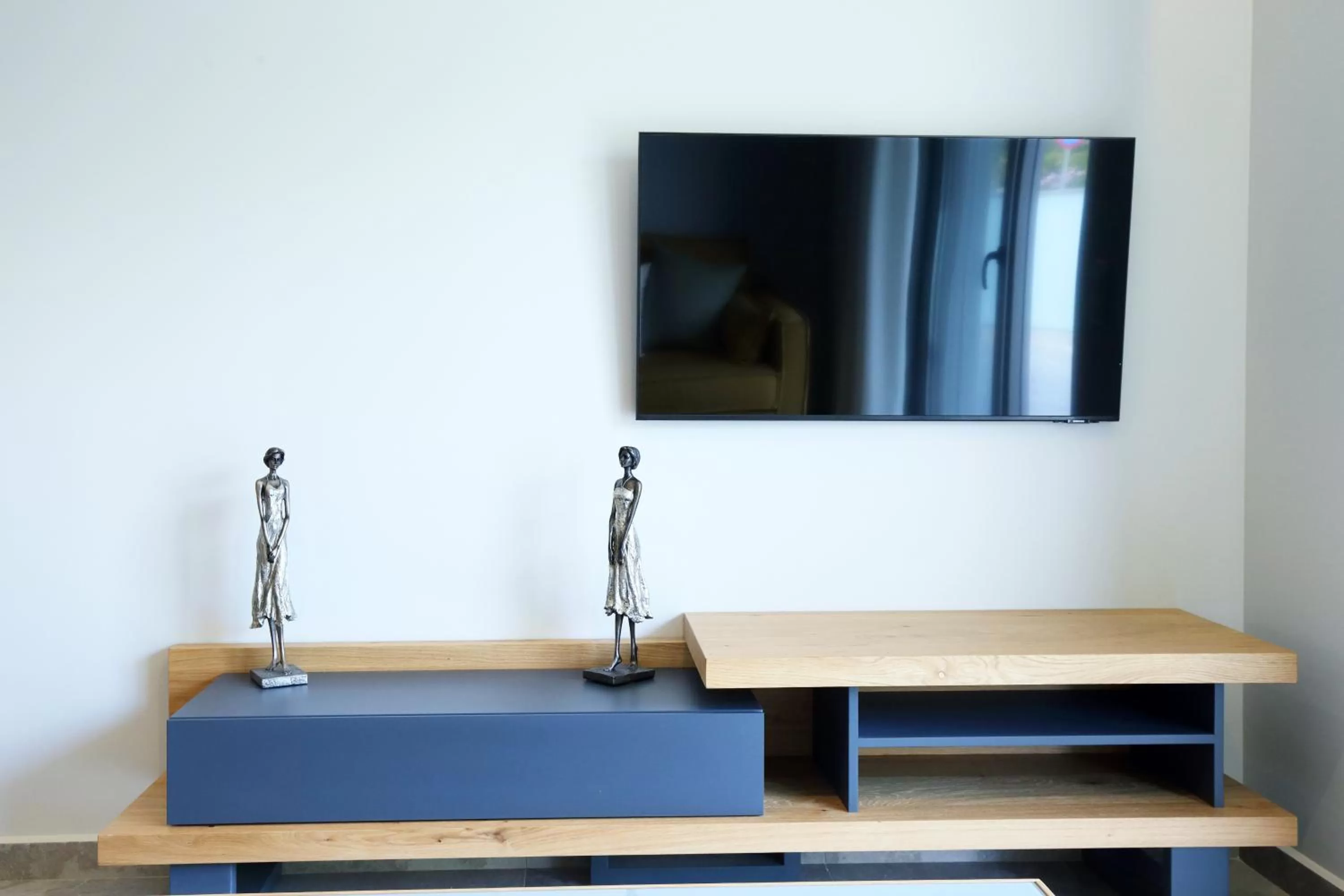 TV and multimedia in Carabella Residence