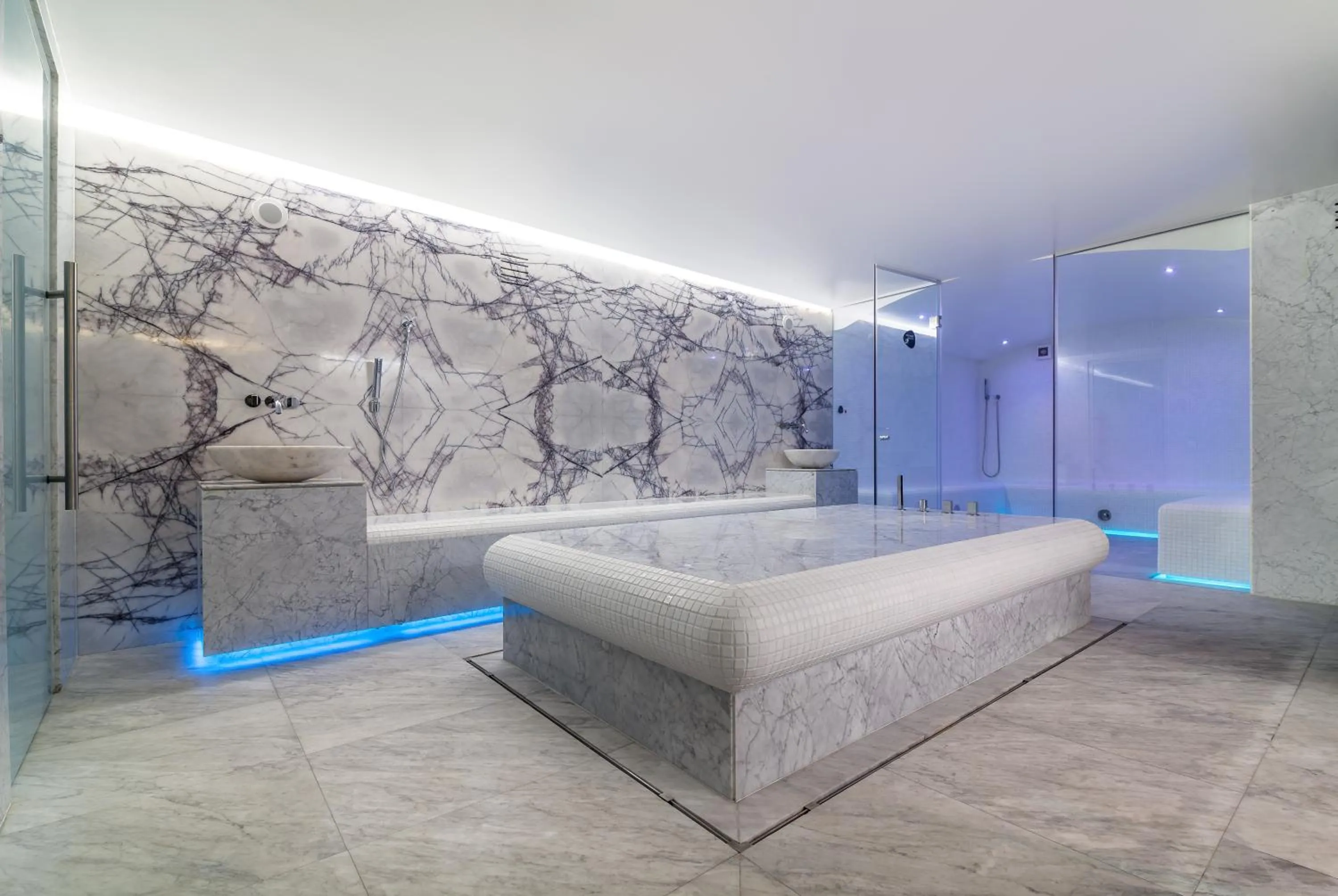 Massage, Bed in Crowne Plaza Bucharest by IHG