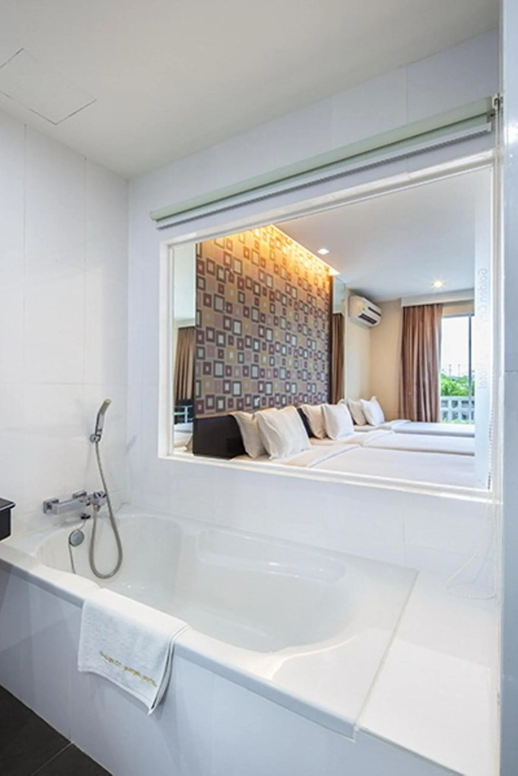 Toilet, Bed in Golden City Rayong Hotel